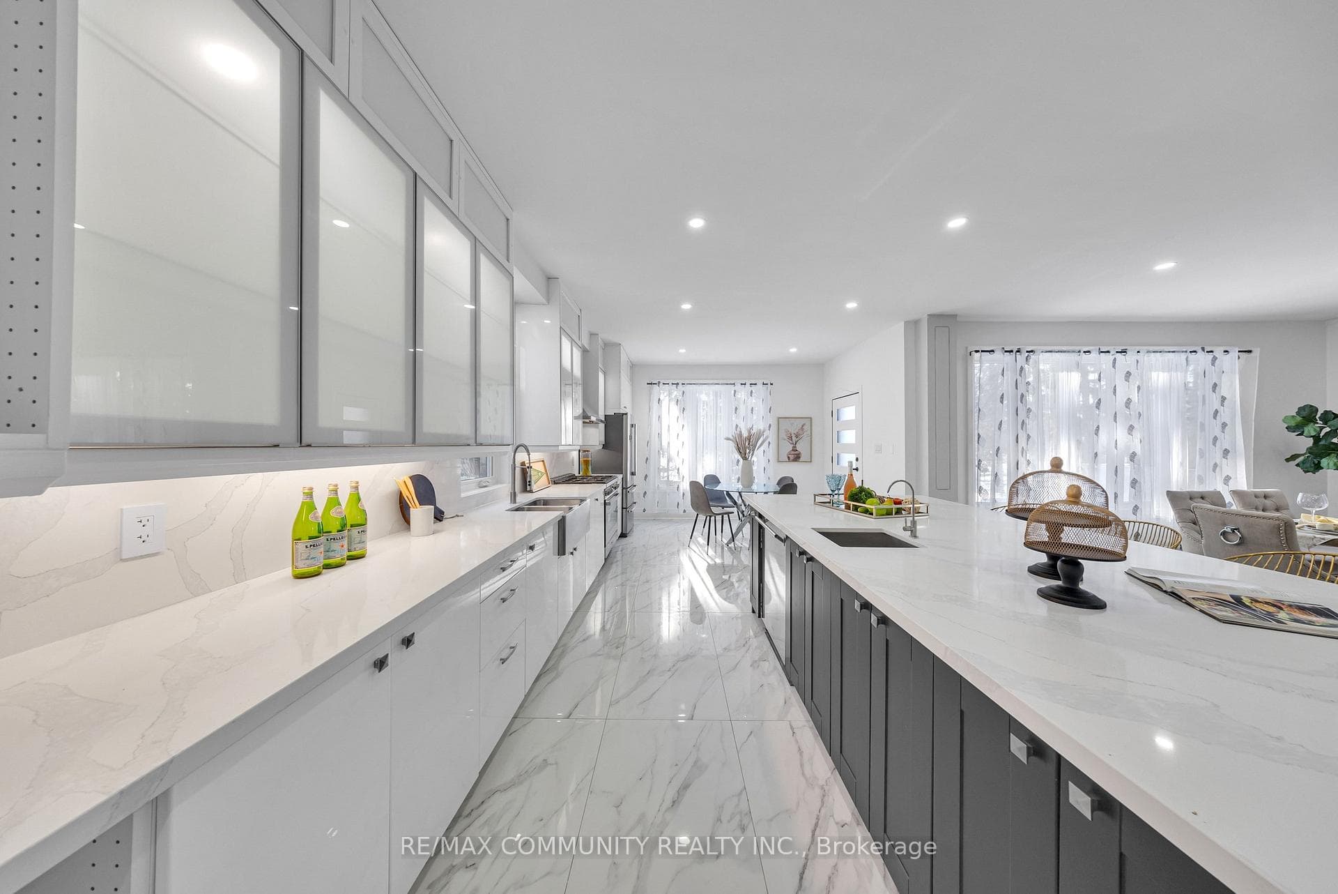 645 Fraser Avenue — property photo