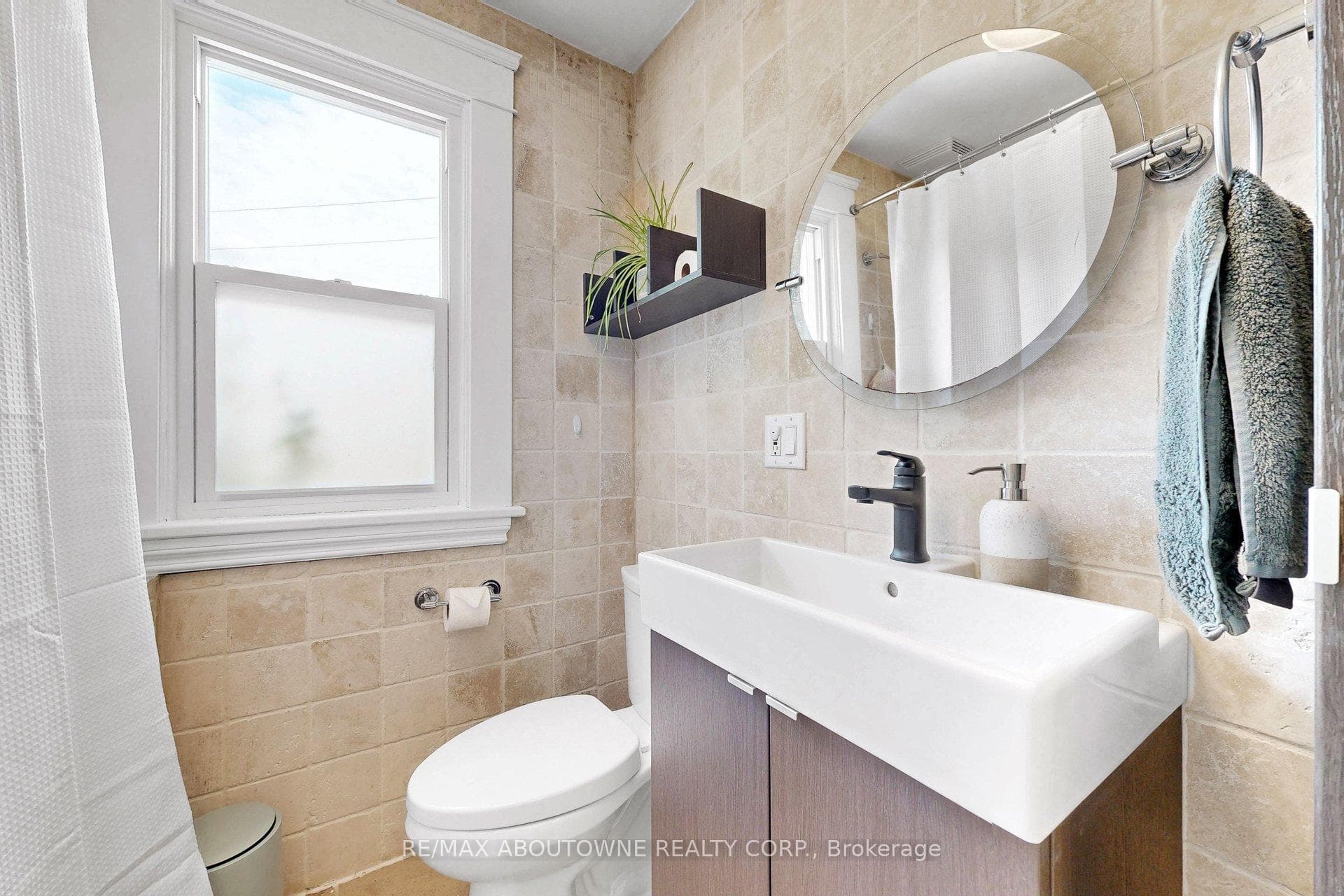 976 Lasalle Park Road — property photo