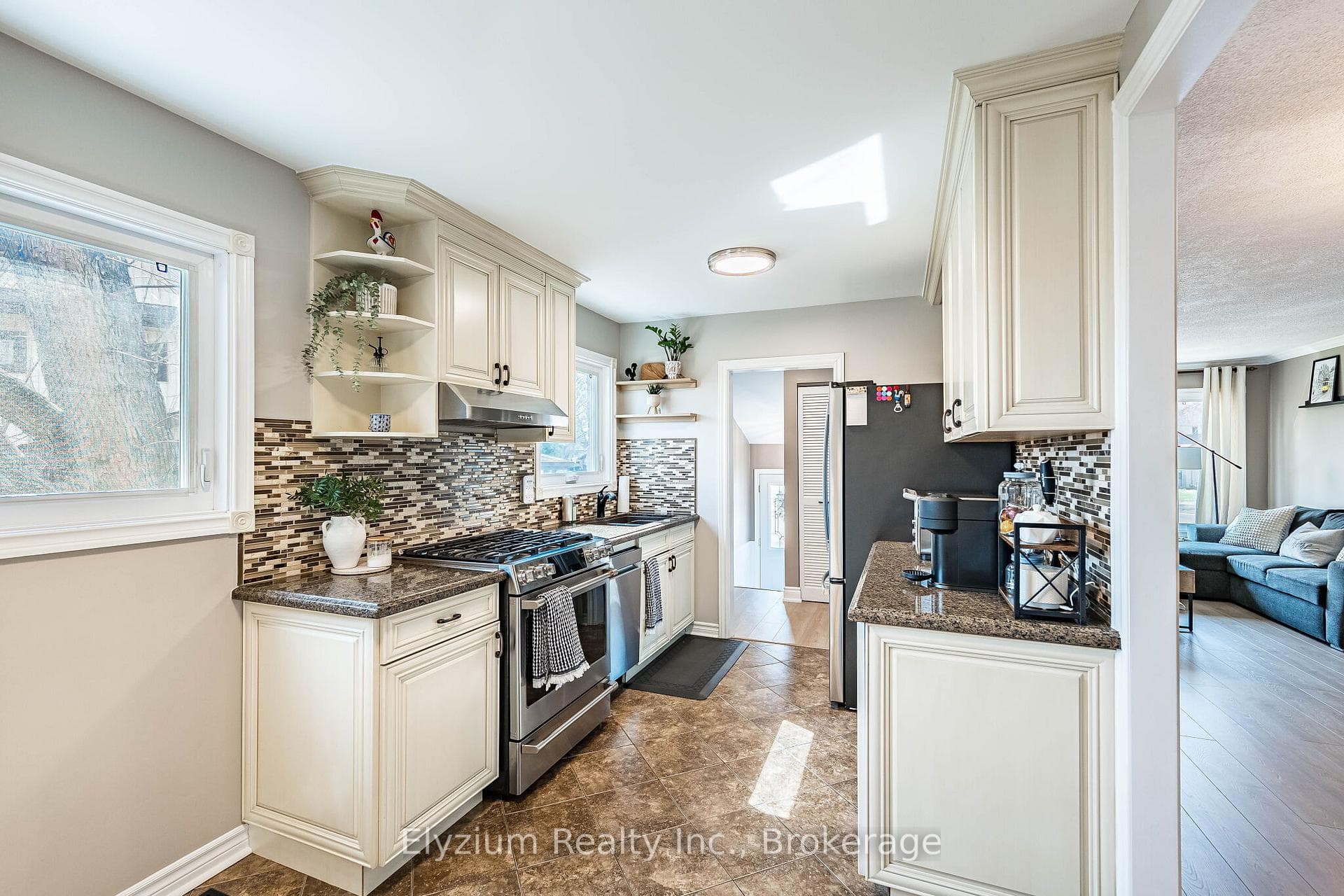 6953 Cherbourg Gardens — property photo