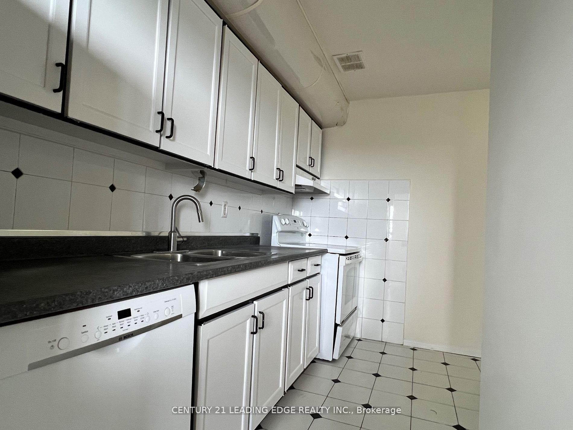 916- 80 Grandravine Drive — property photo