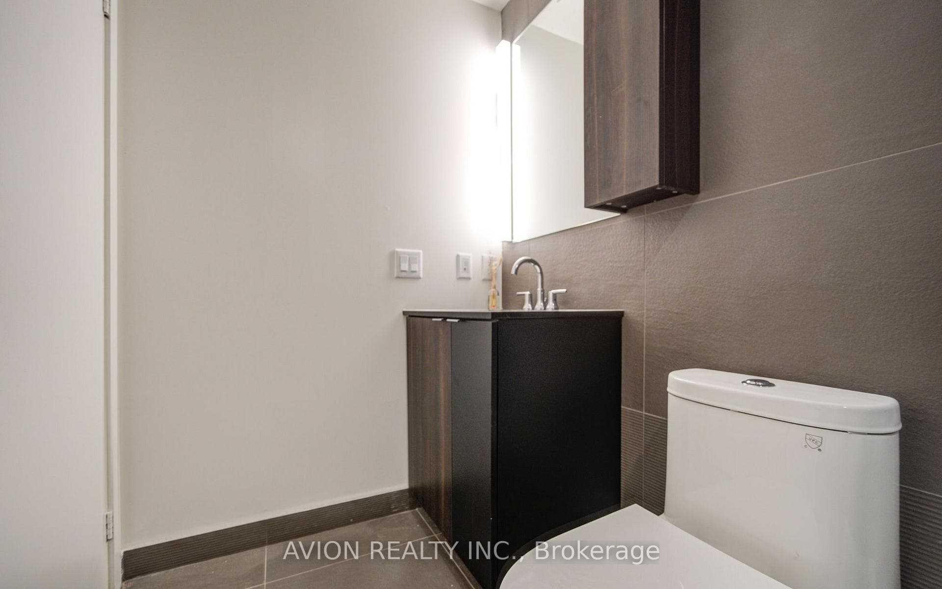 1605- 15 Mercer Street — property photo