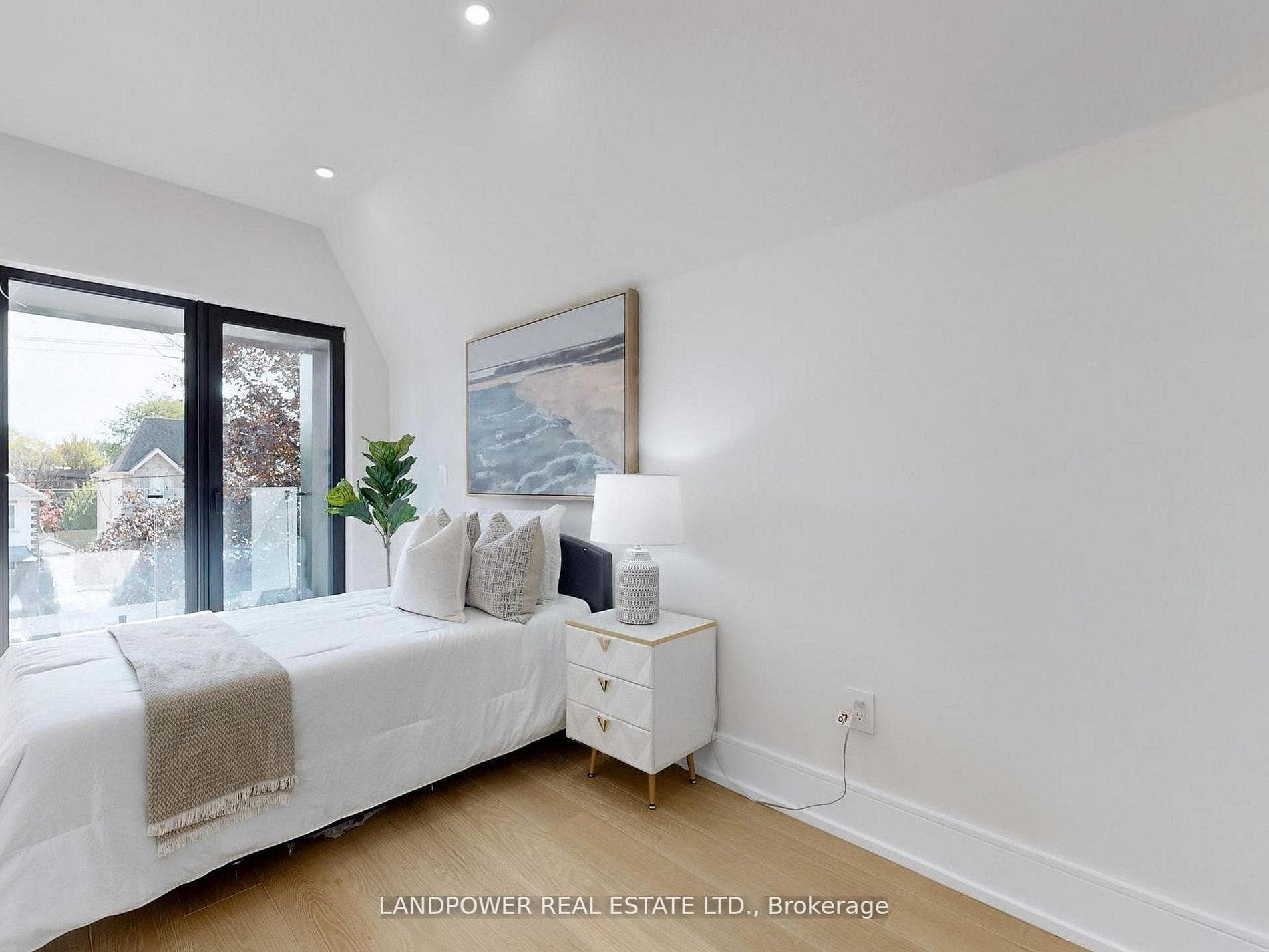 214 Brooke Avenue — property photo
