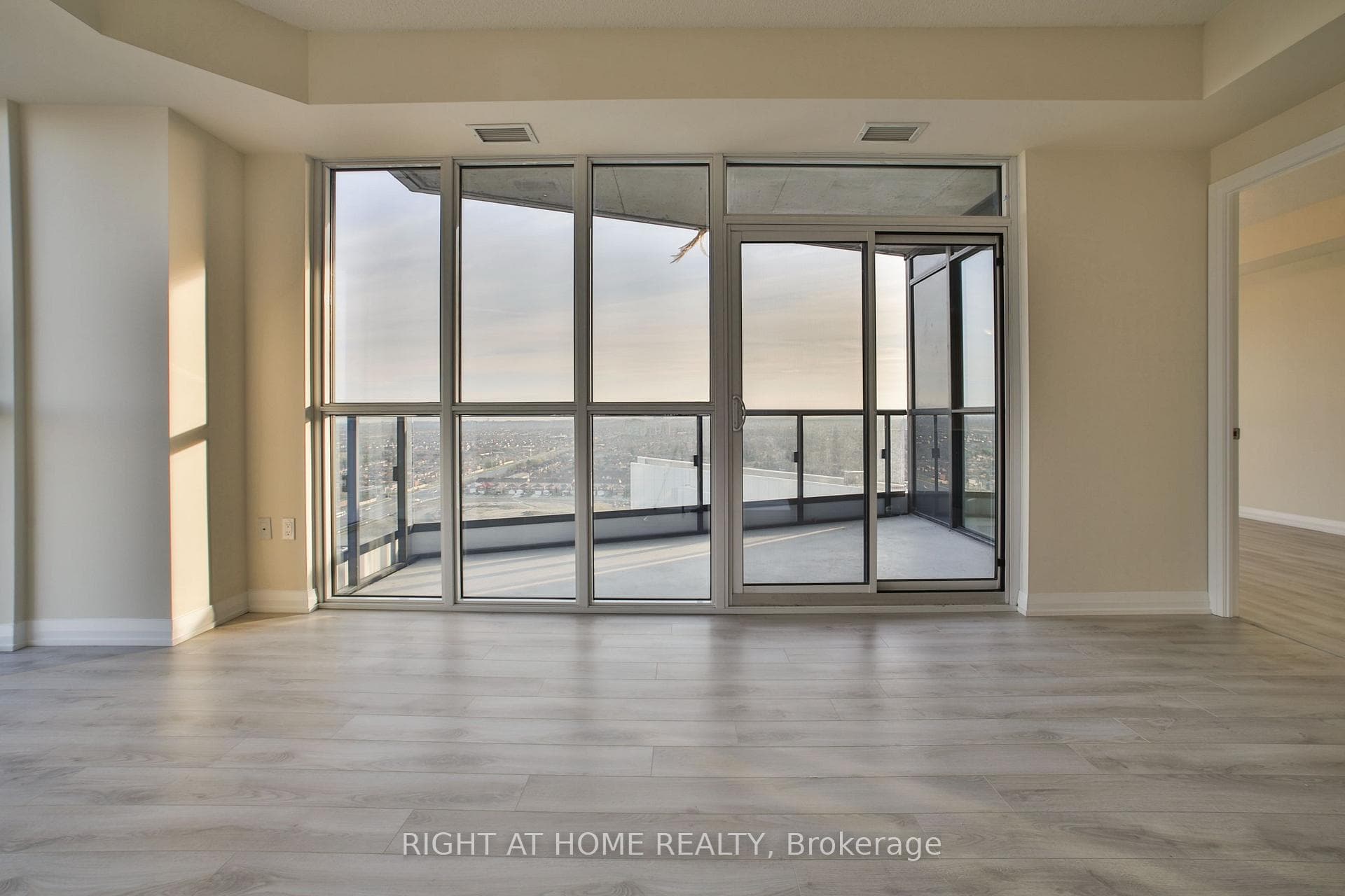 2014- 35 WATERGARDEN Drive — property photo