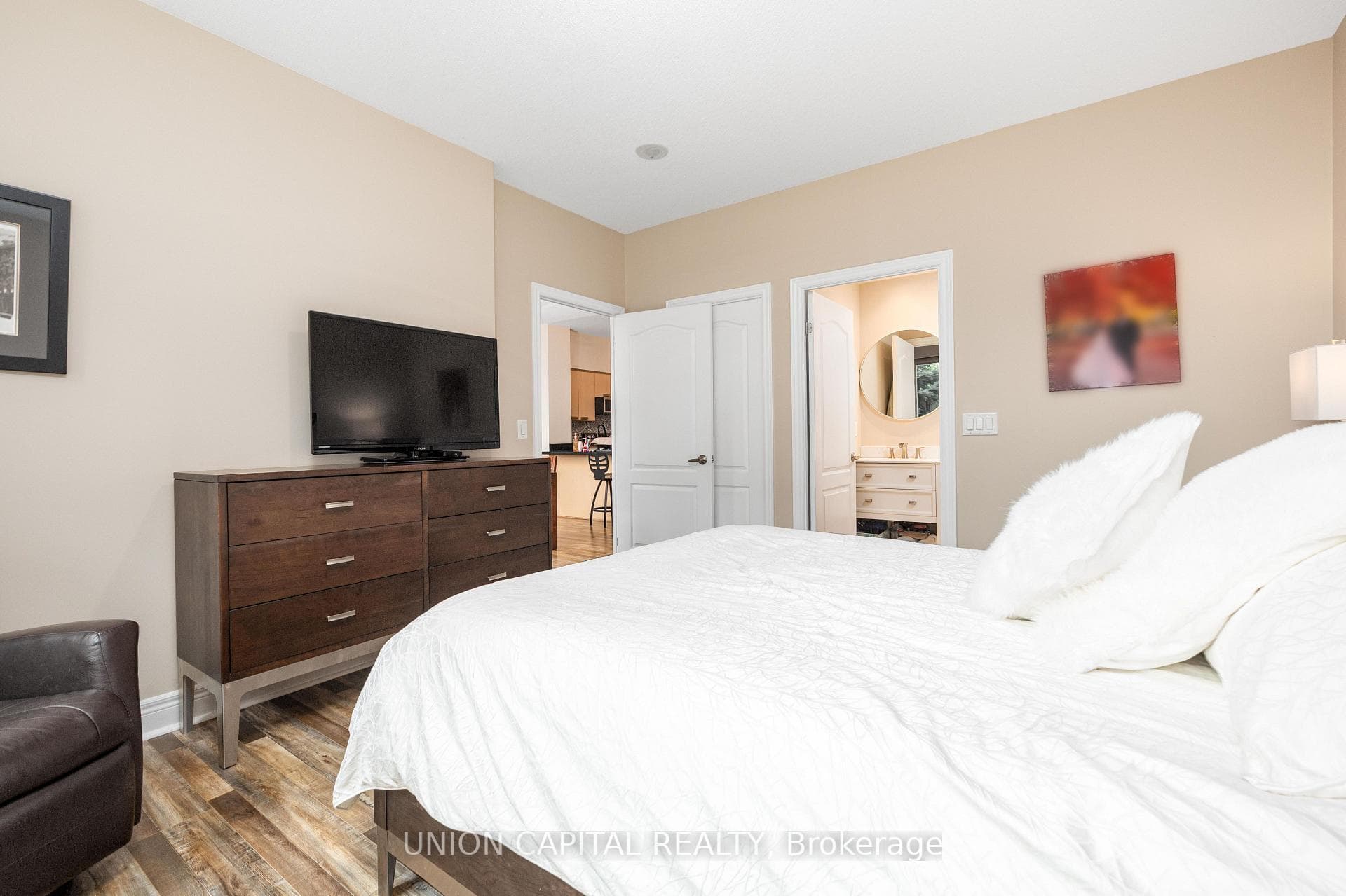 102- 48 Suncrest Boulevard — property photo