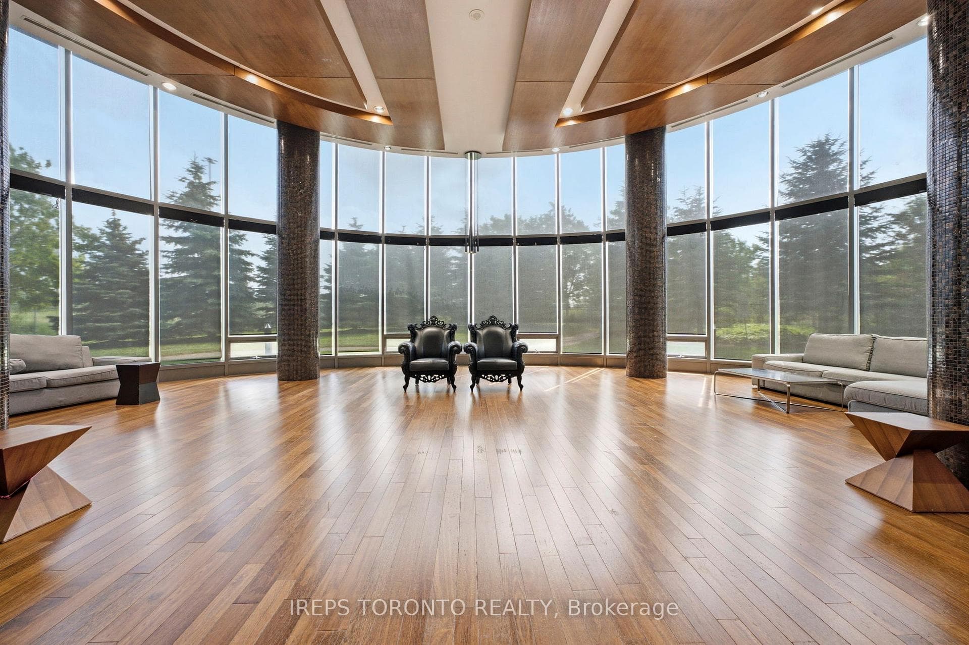 Ph01- 233 South Park Road — property photo