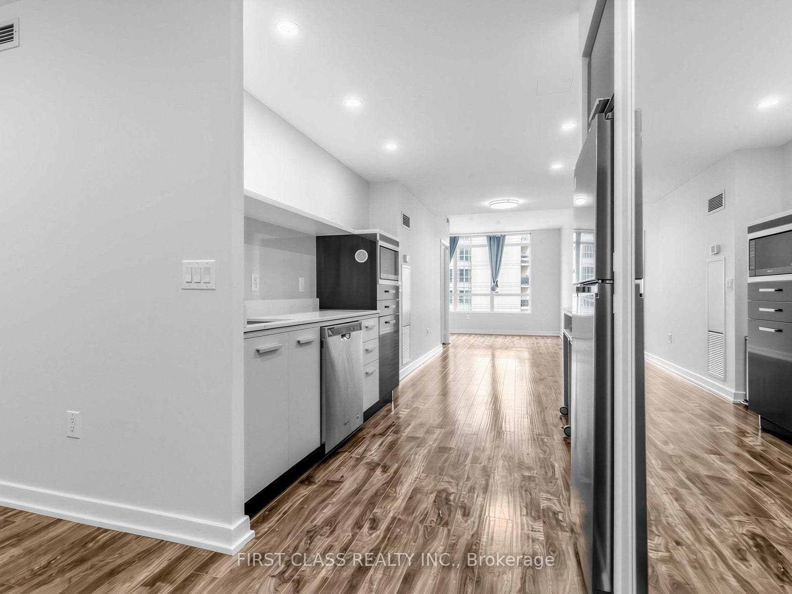 715- 38 Dan Leckie Way — property photo