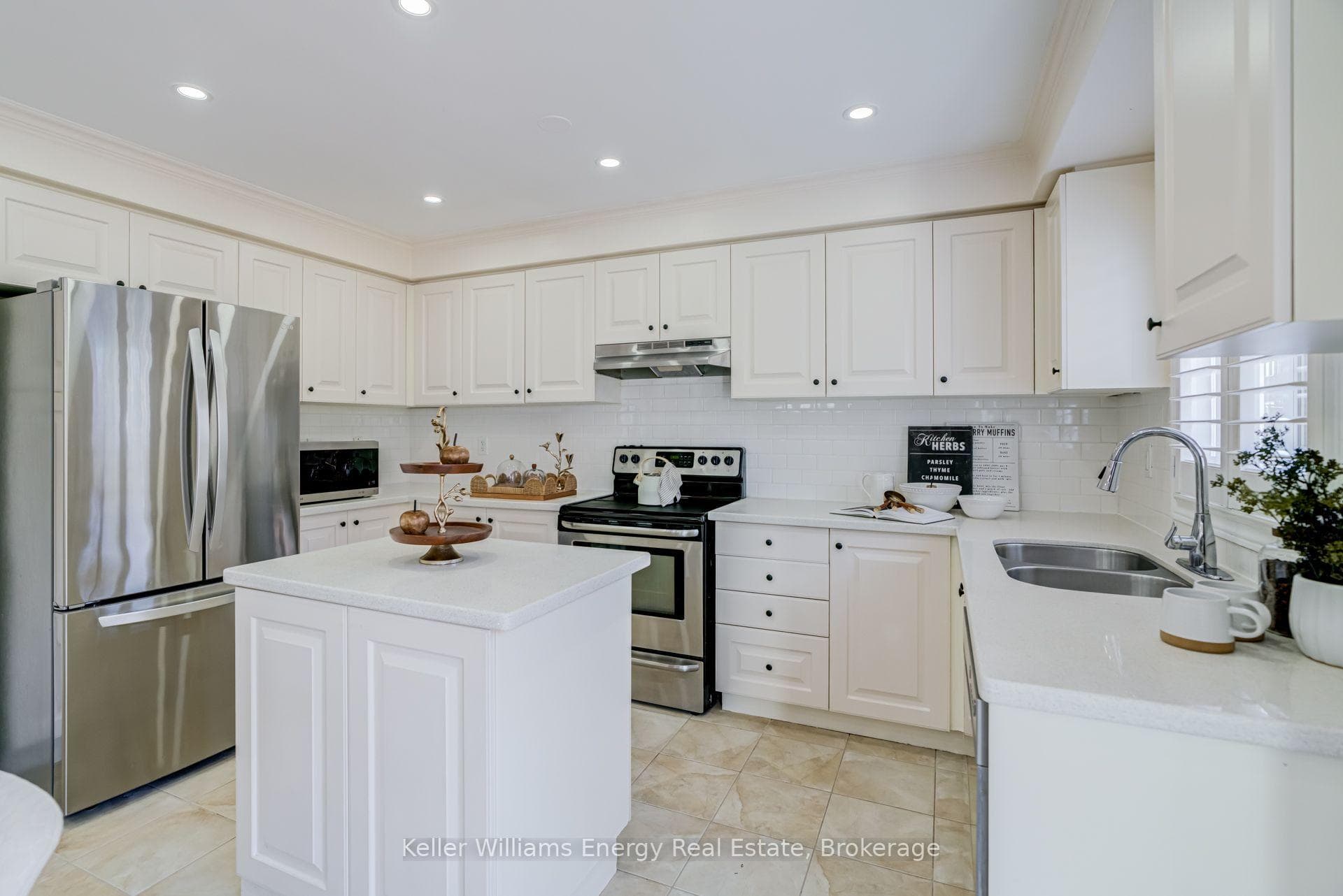 1342 Harlstone Crescent — property photo