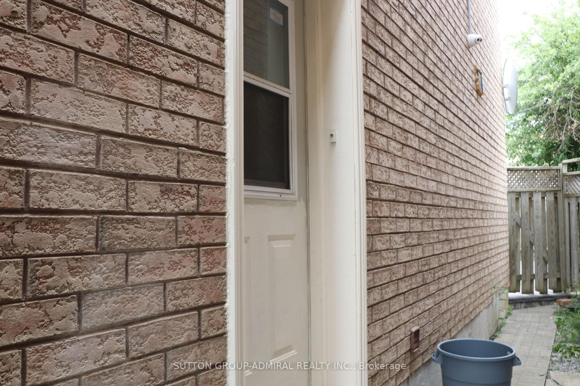 15 Apollo Road — property photo