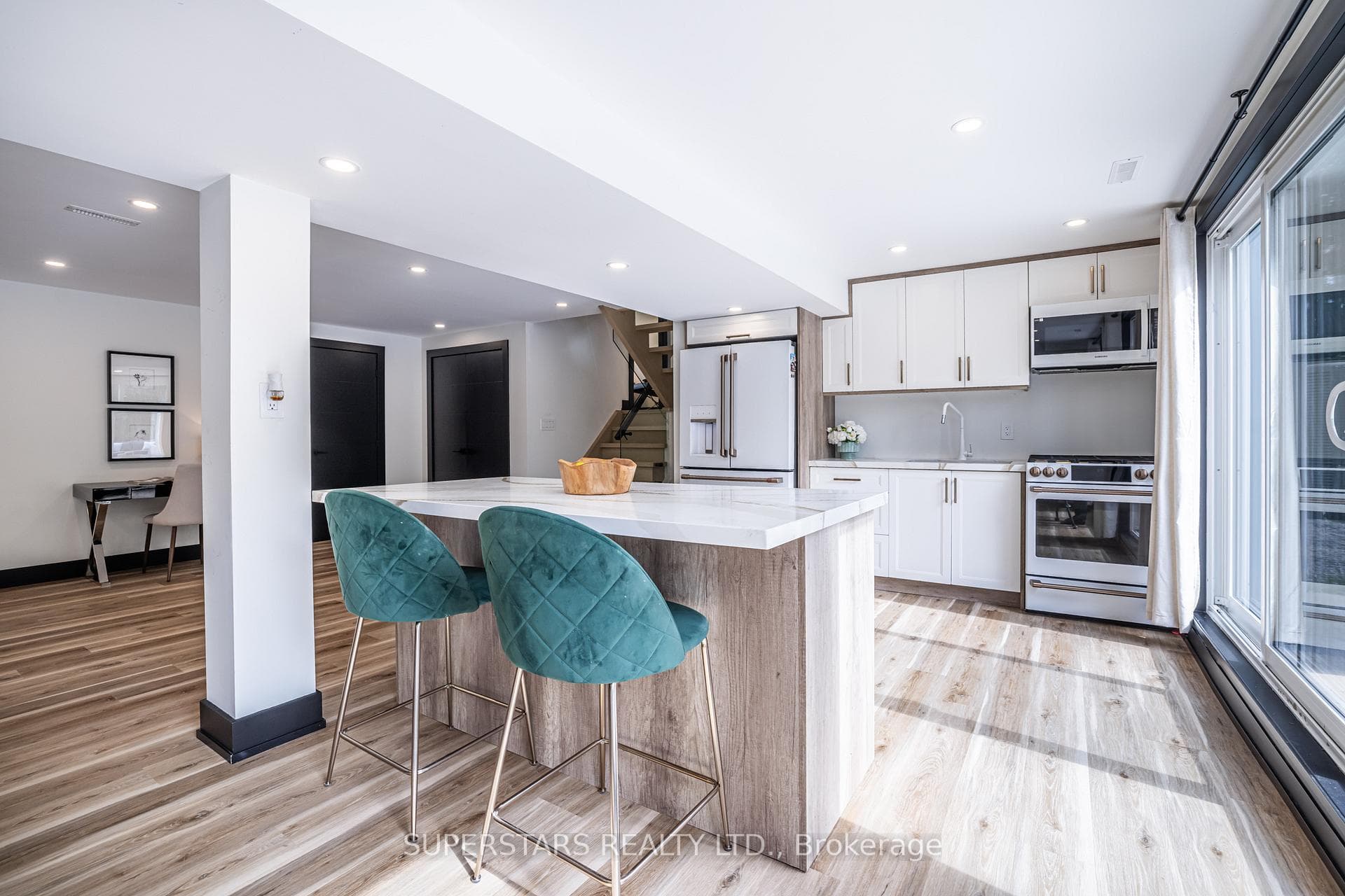 56 Cynthia Crescent — property photo