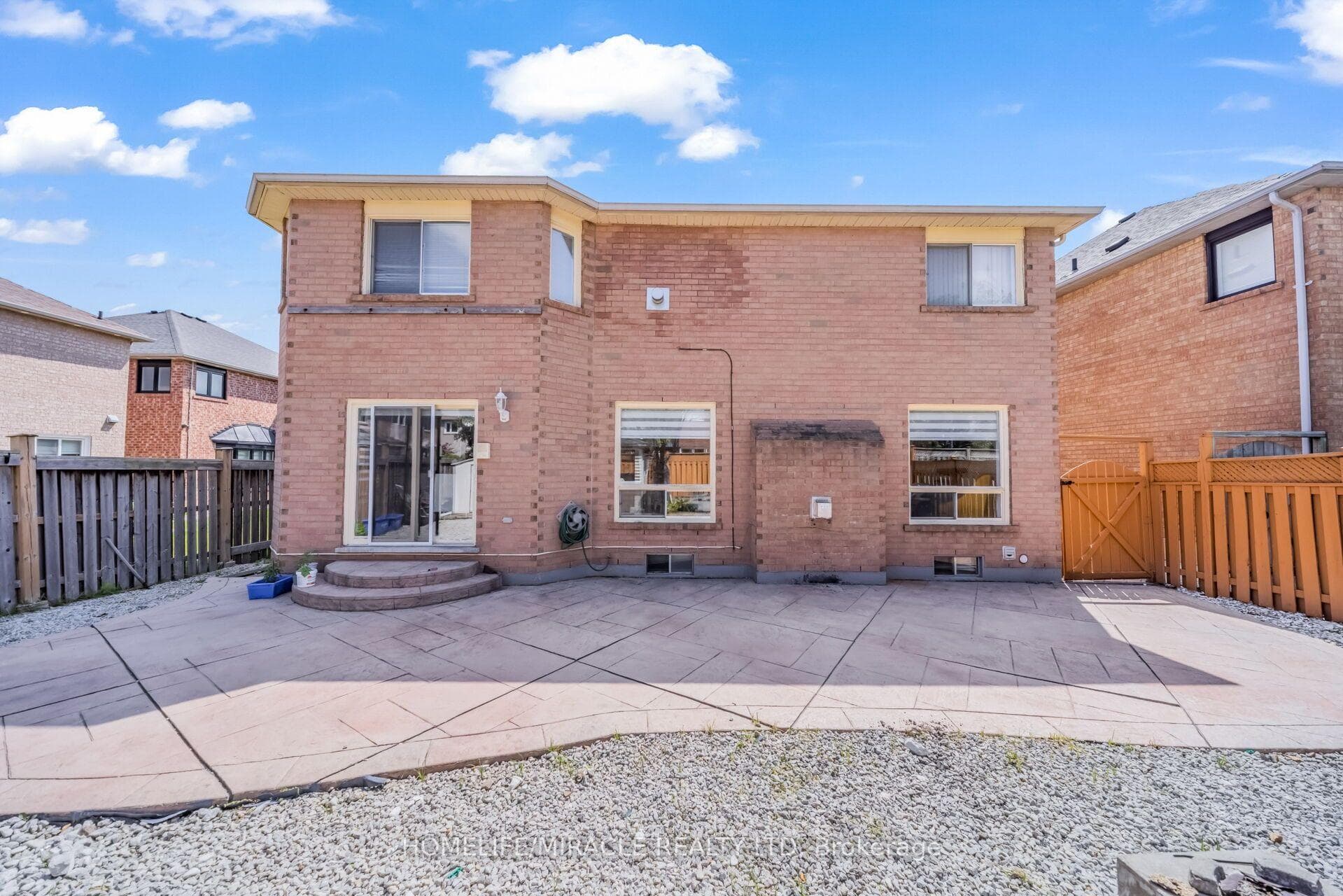 32 Gold Tree Street — property photo