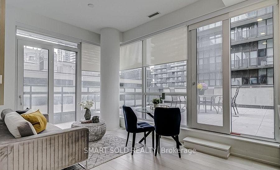 505- 39 Roehampton Avenue — property photo