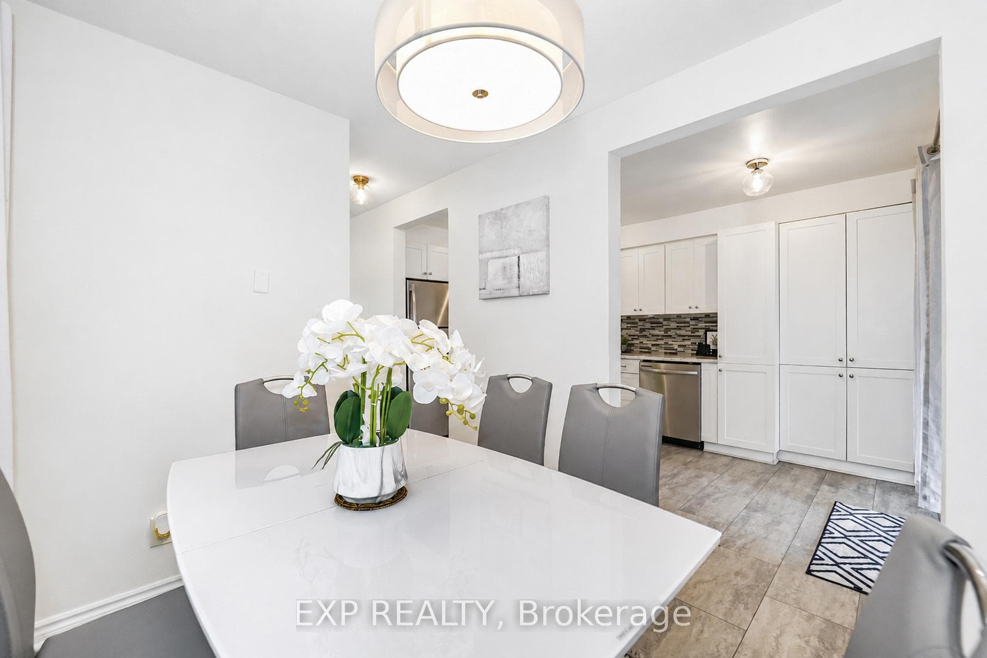 246 Mary Street — property photo