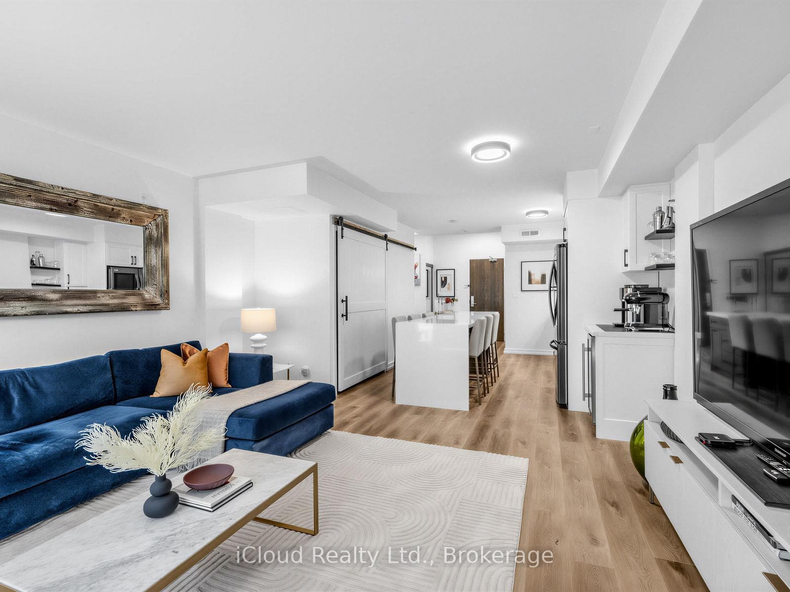 244- 201 Carlaw Avenue — property photo