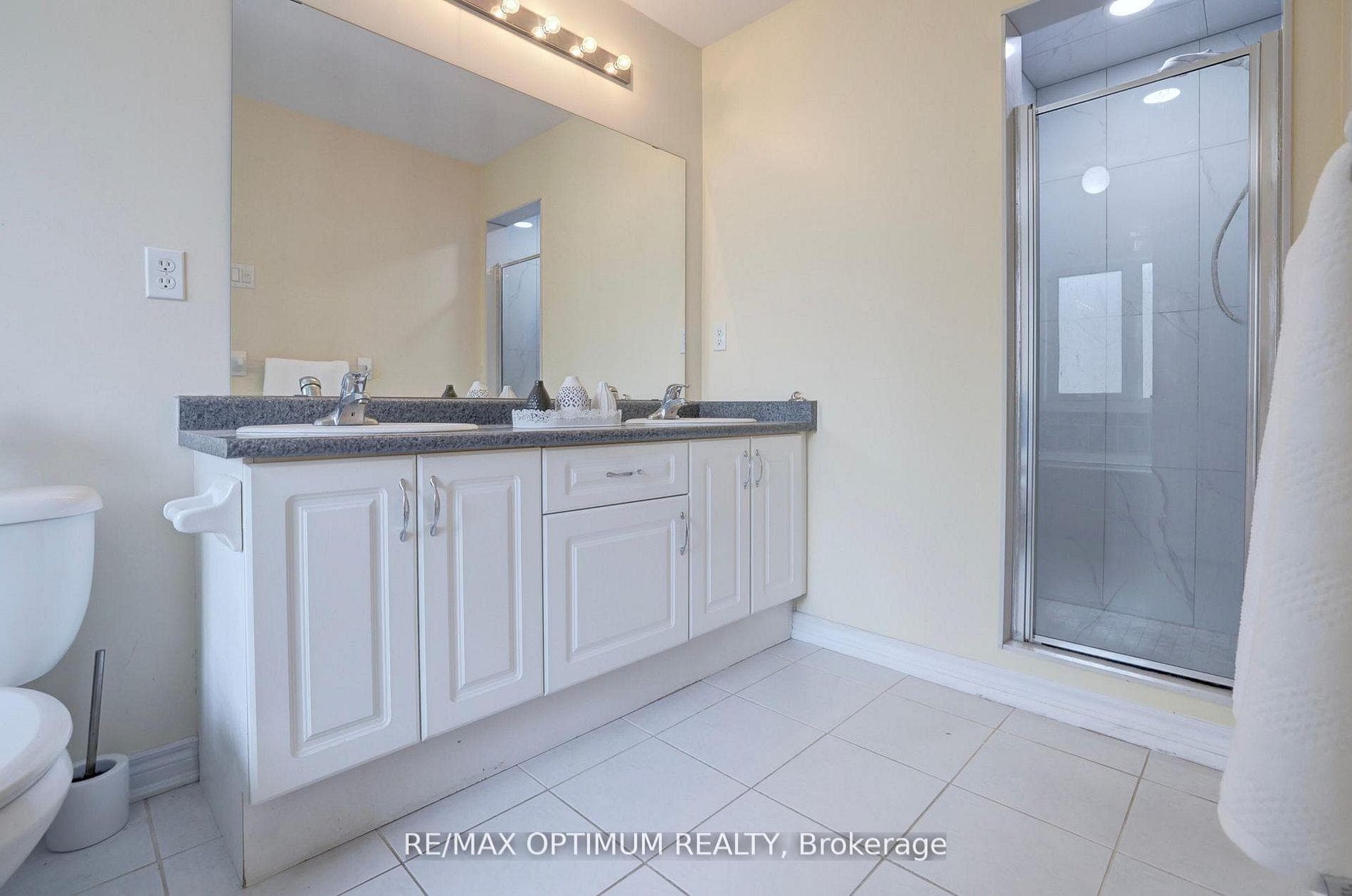 21 Saint Eugene Street — property photo