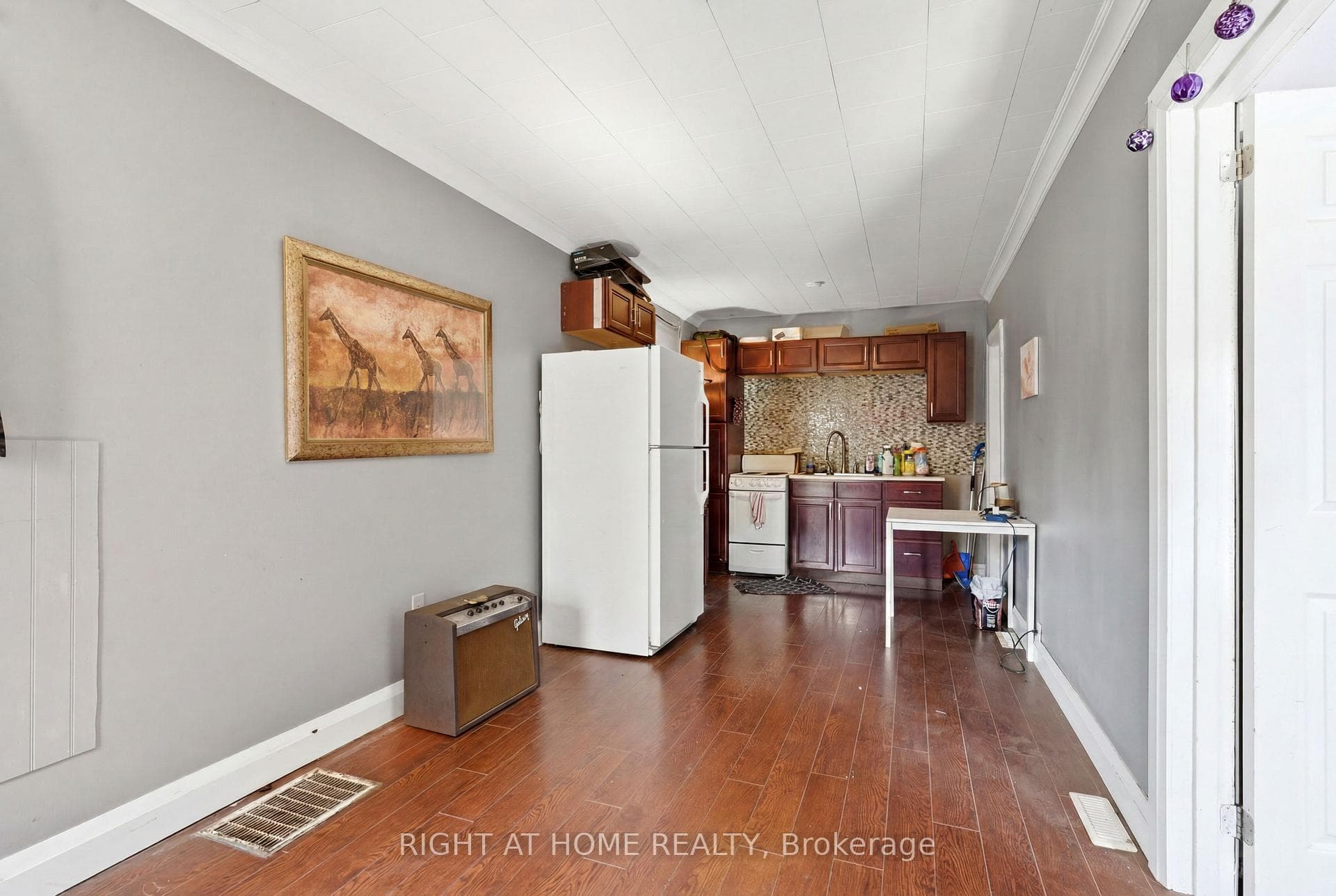 123 Crosthwaite Avenue — property photo