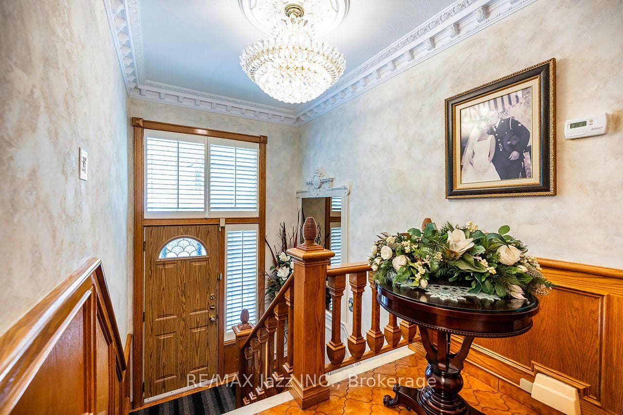 89 Crestwood Road — property photo