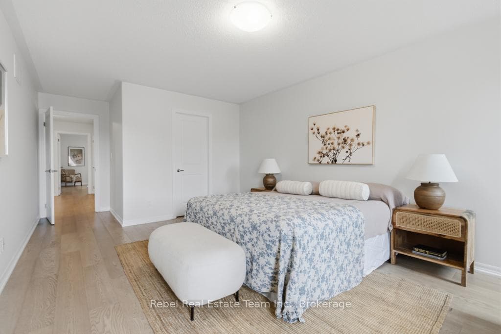 1849 Silverstone Crescent — property photo