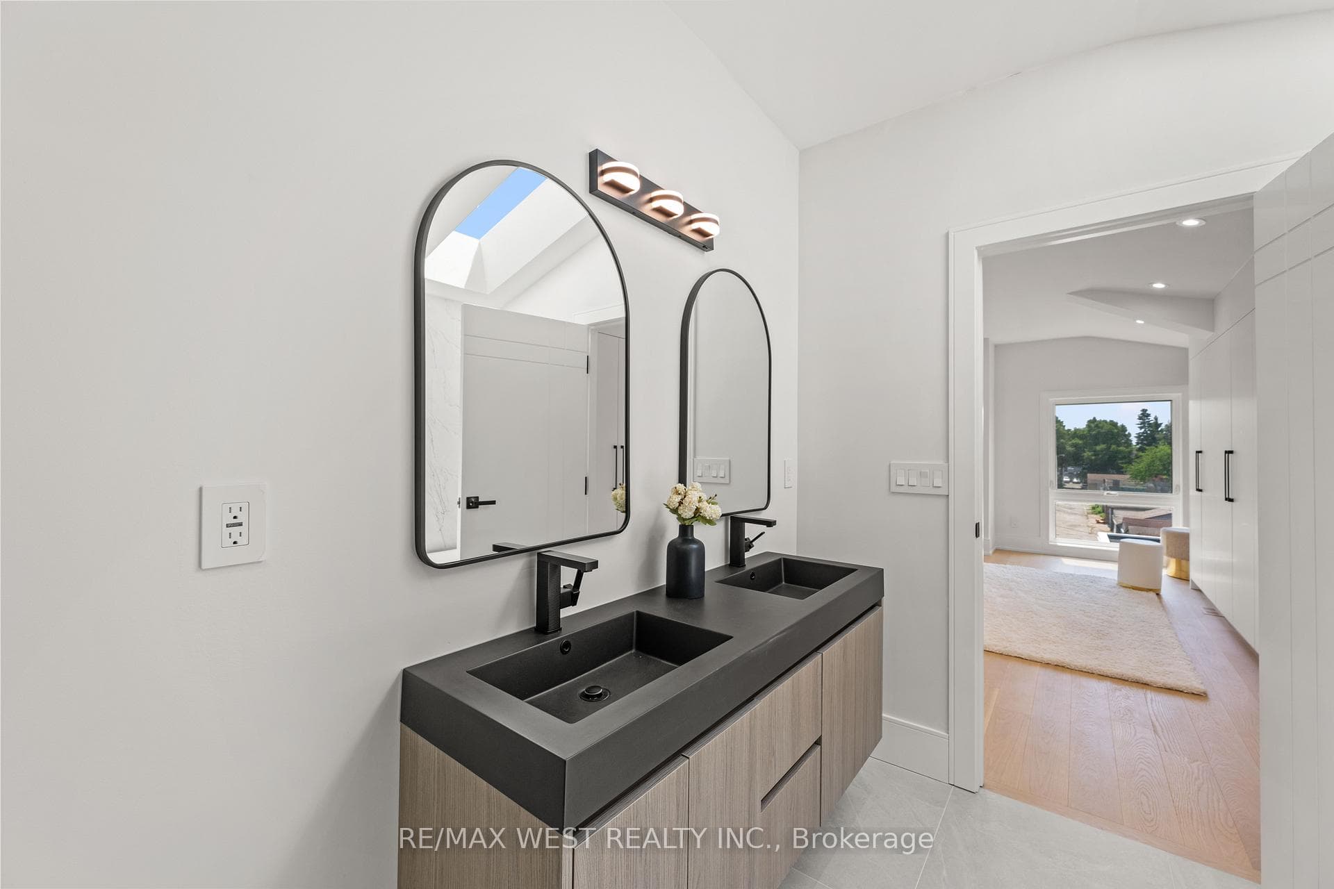 15 Cruikshank Avenue — property photo