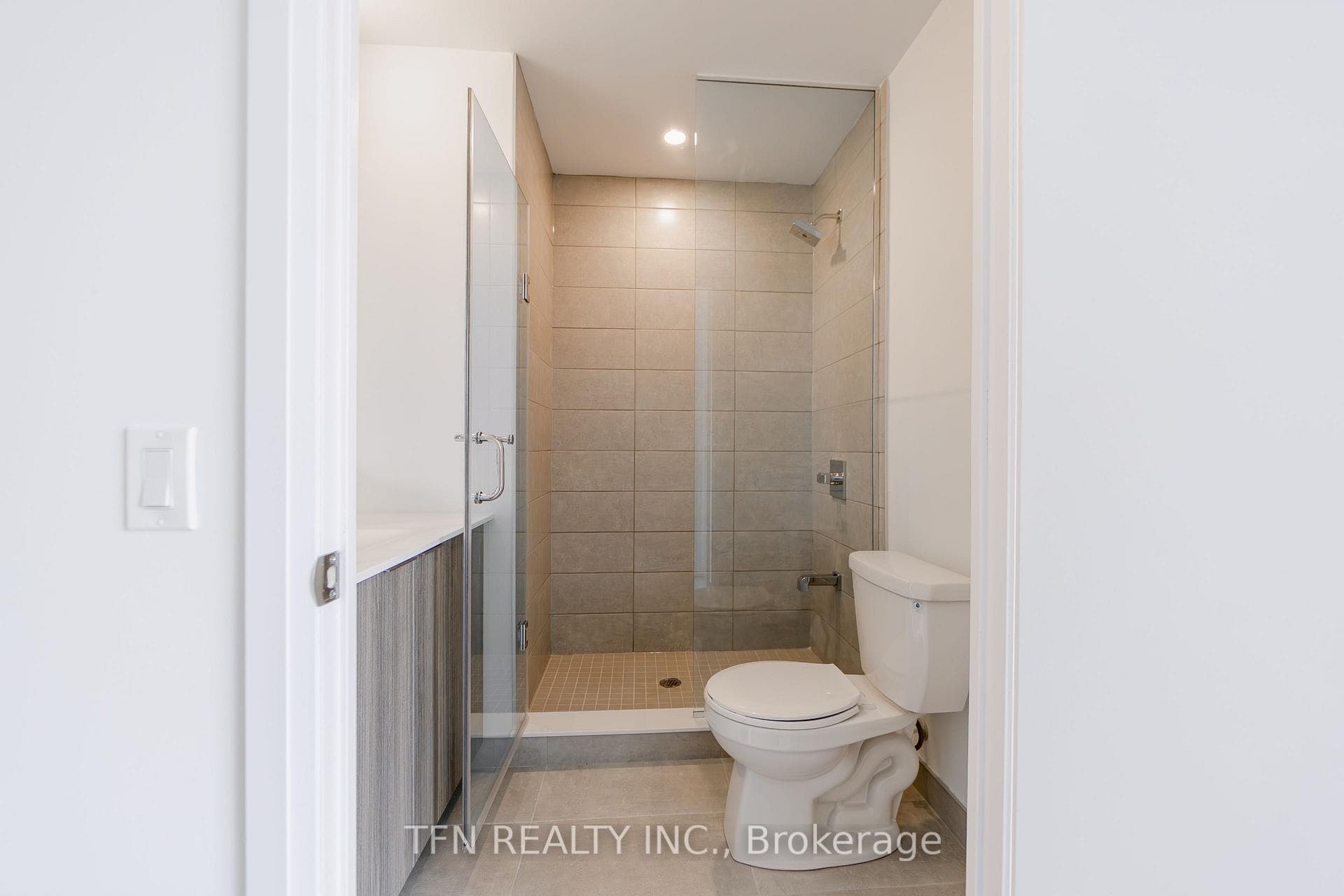 1318- 15 Richardson Street — property photo