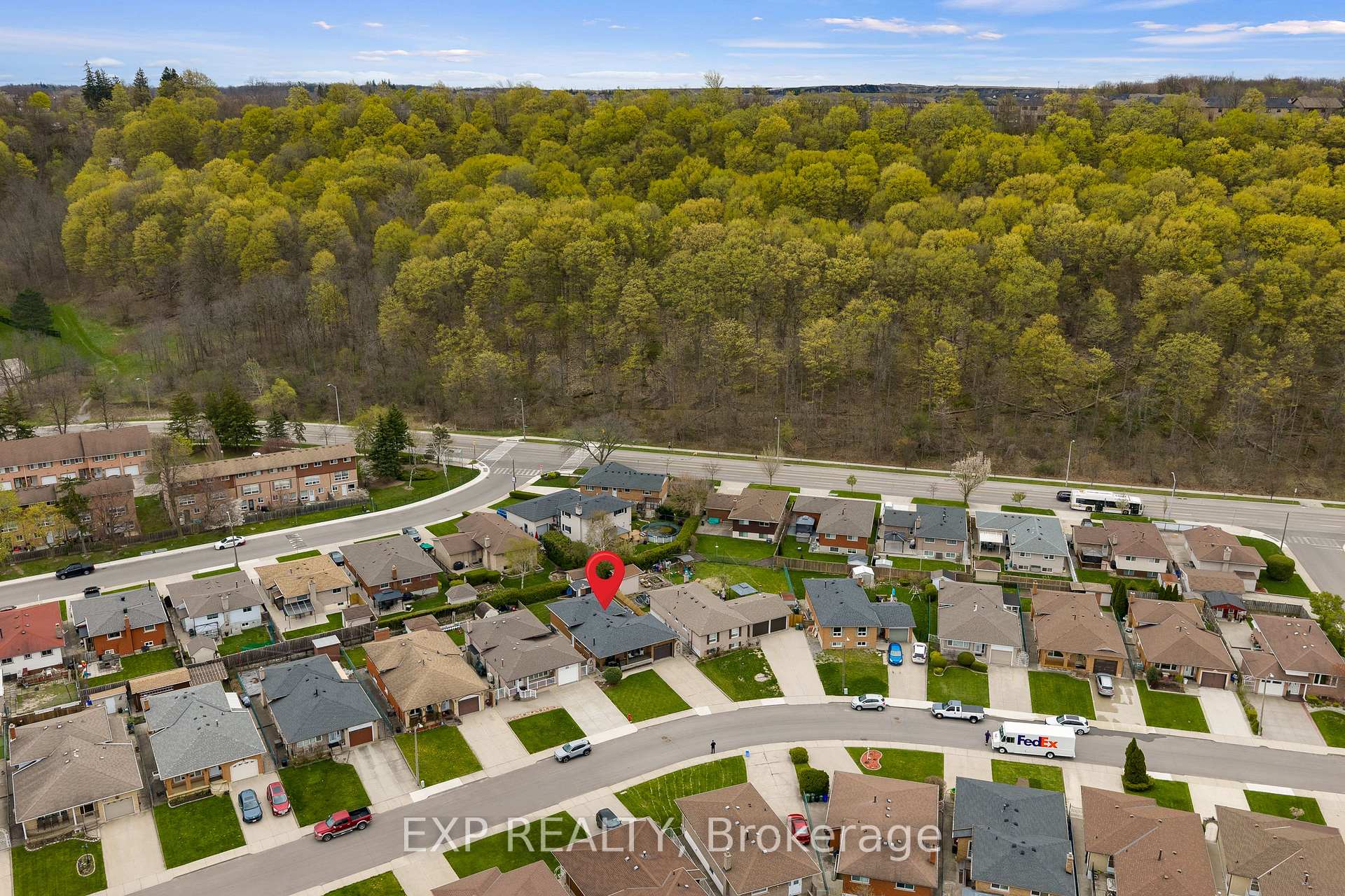 142 Marcella Crescent — property photo