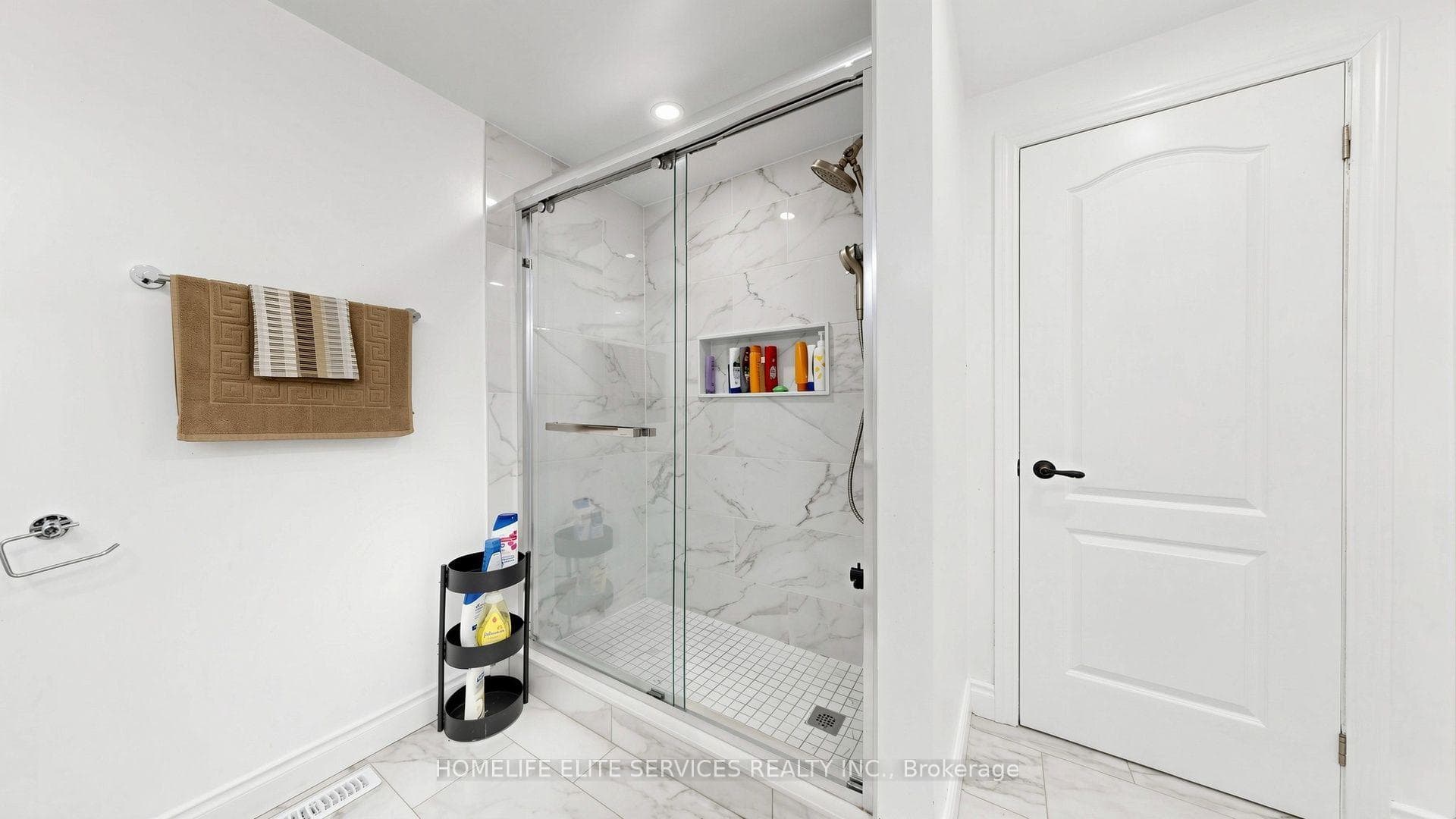 54 Fearn Crescent — property photo