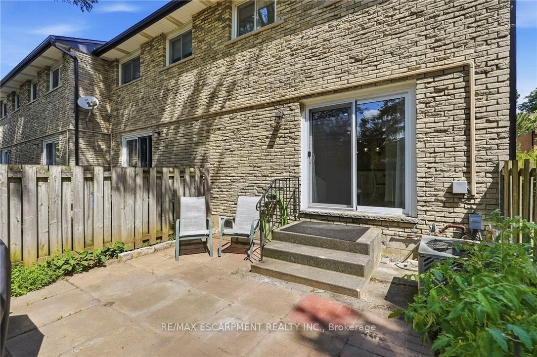 16- 1420 Garth Street — property photo