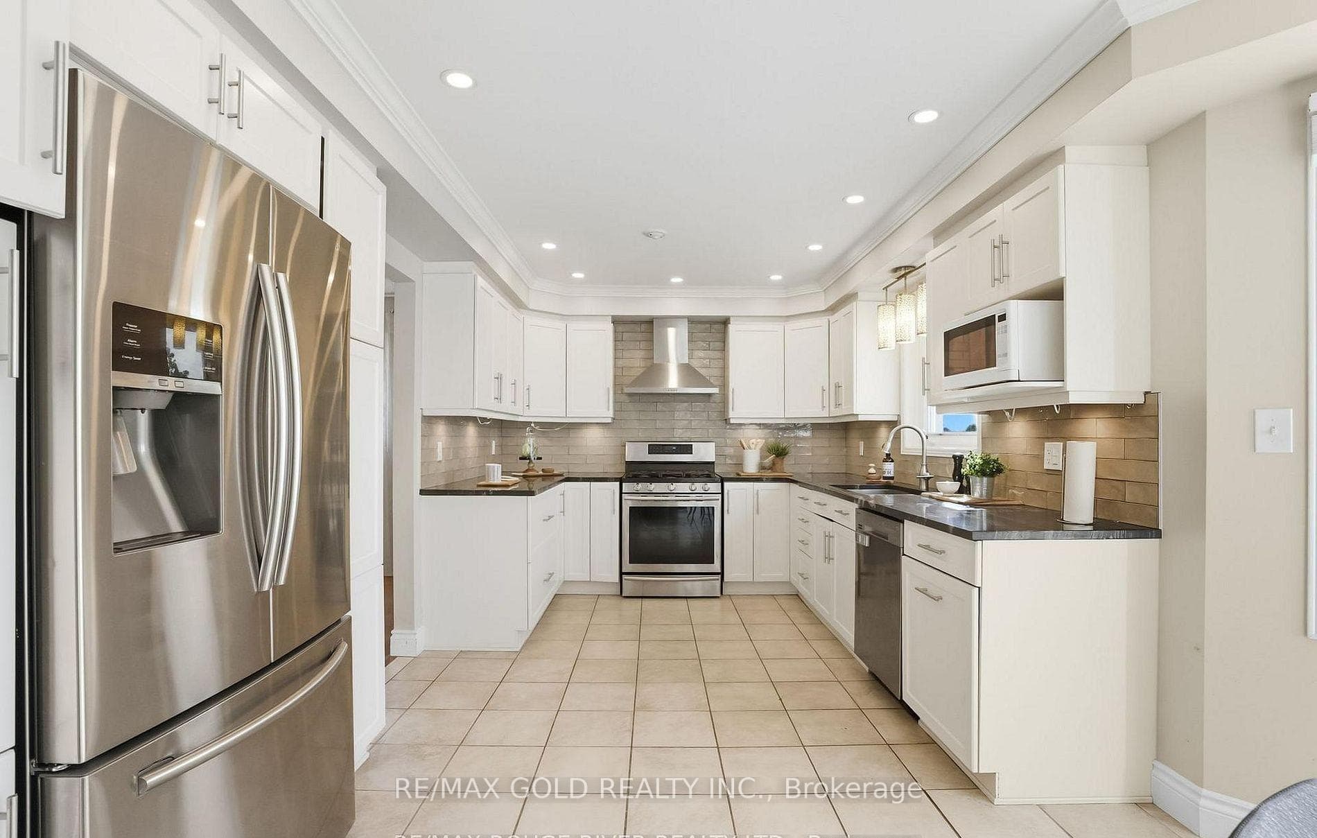 38 Silverbirch Place — property photo