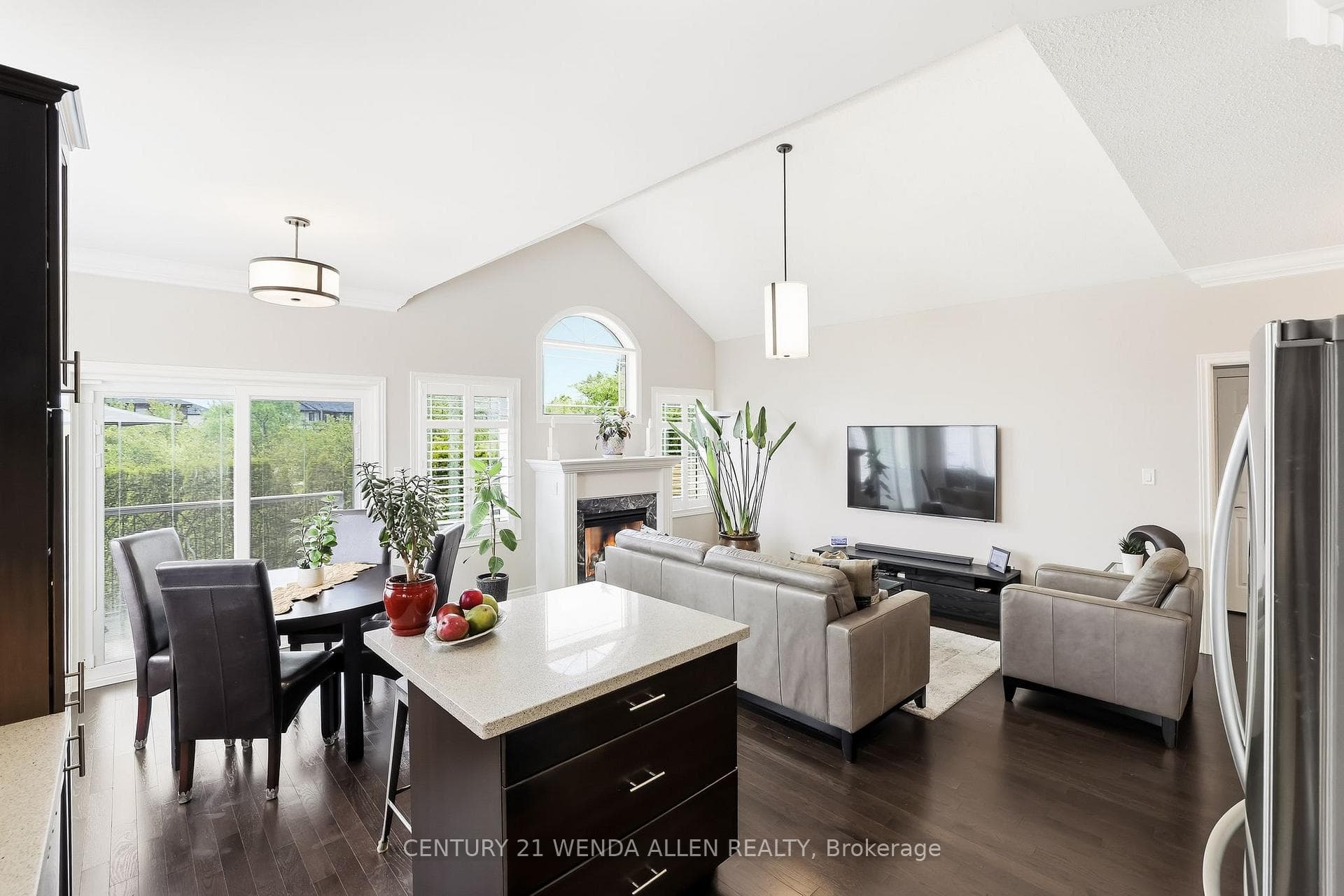 2 Rushlands Crescent — property photo