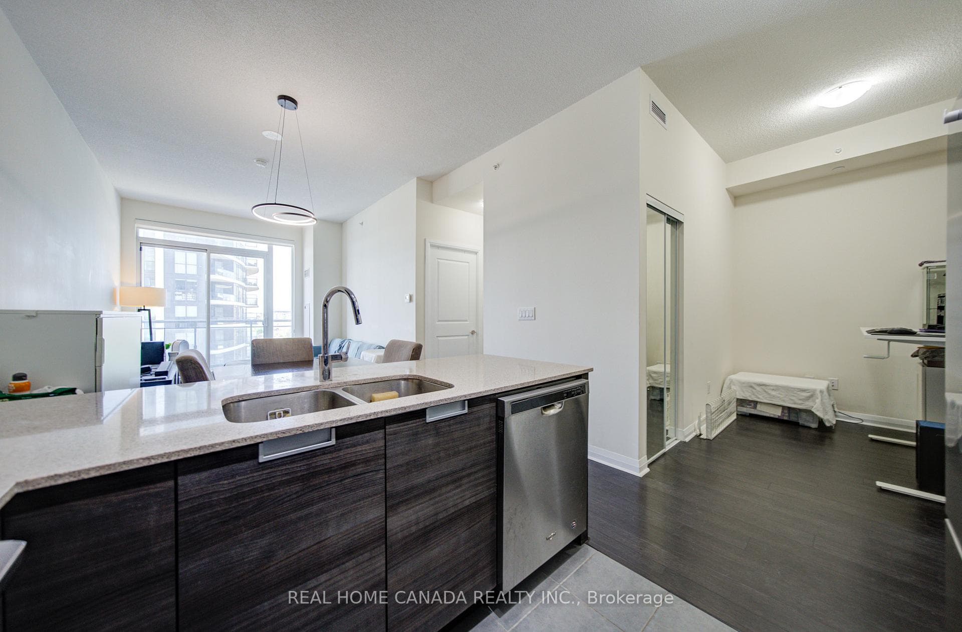 916- 5033 four spring Avenue — property photo