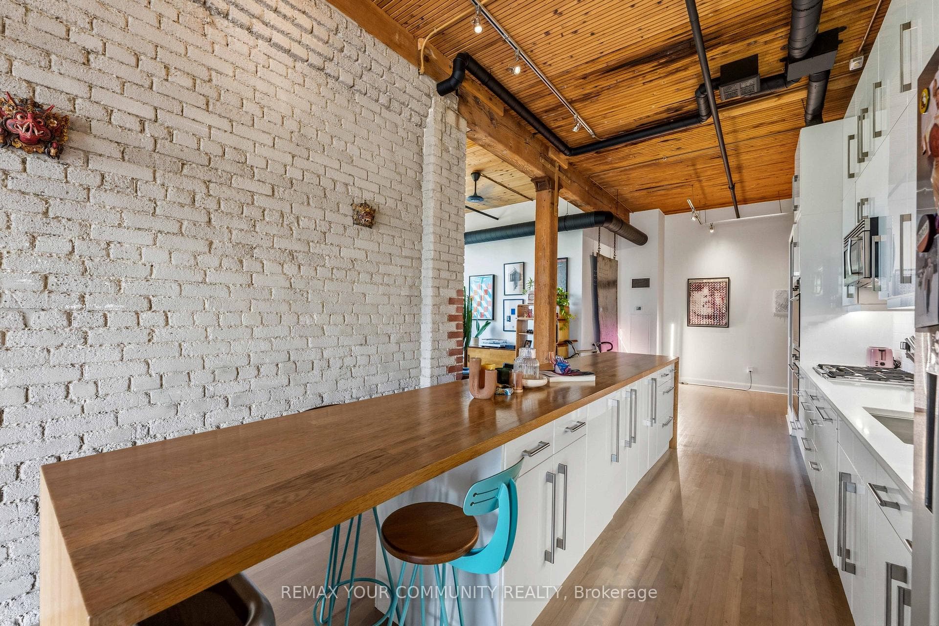 301- 993 Queen Street — property photo