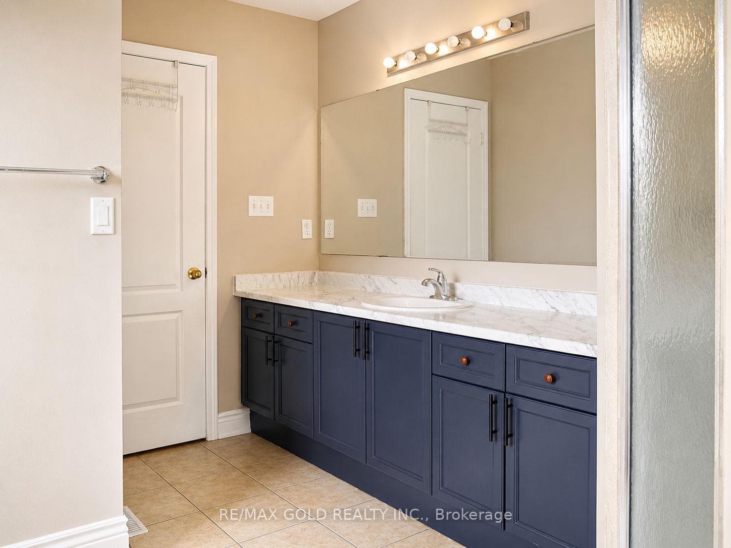 24 Gander Crescent — property photo