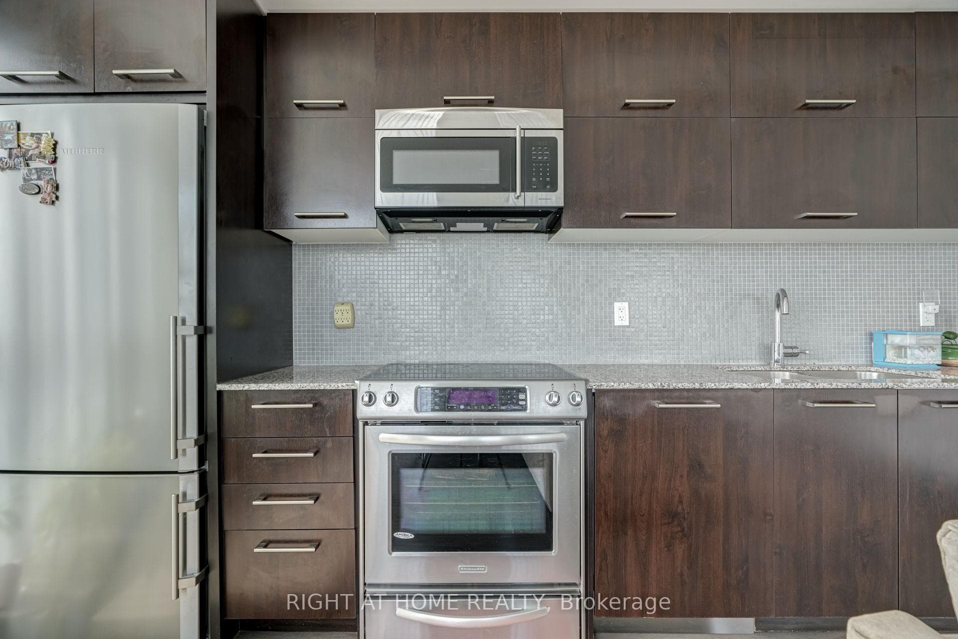 LPH208- 5162 Yonge Street — property photo