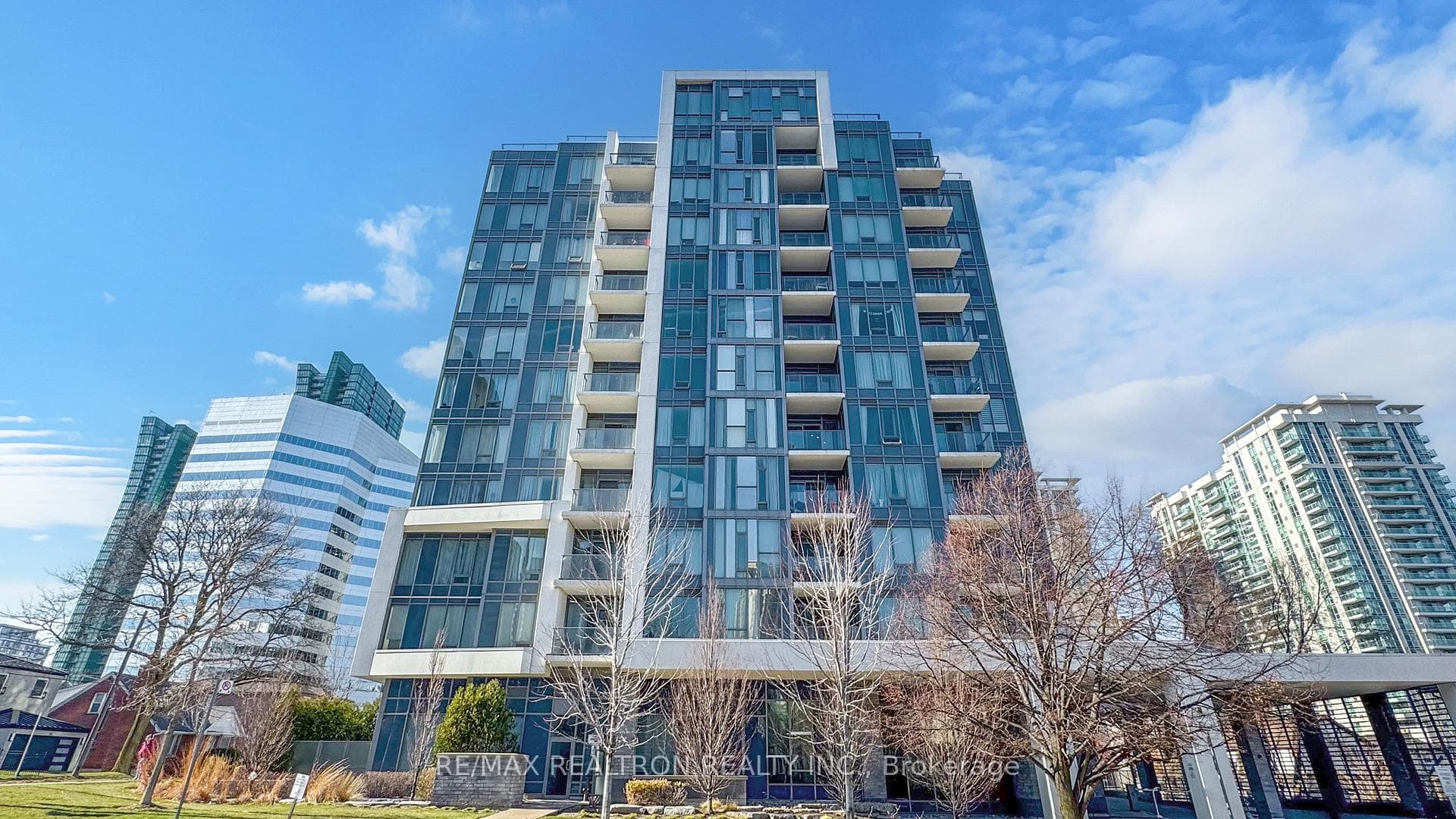 1102- 28 Avondale Avenue — property photo