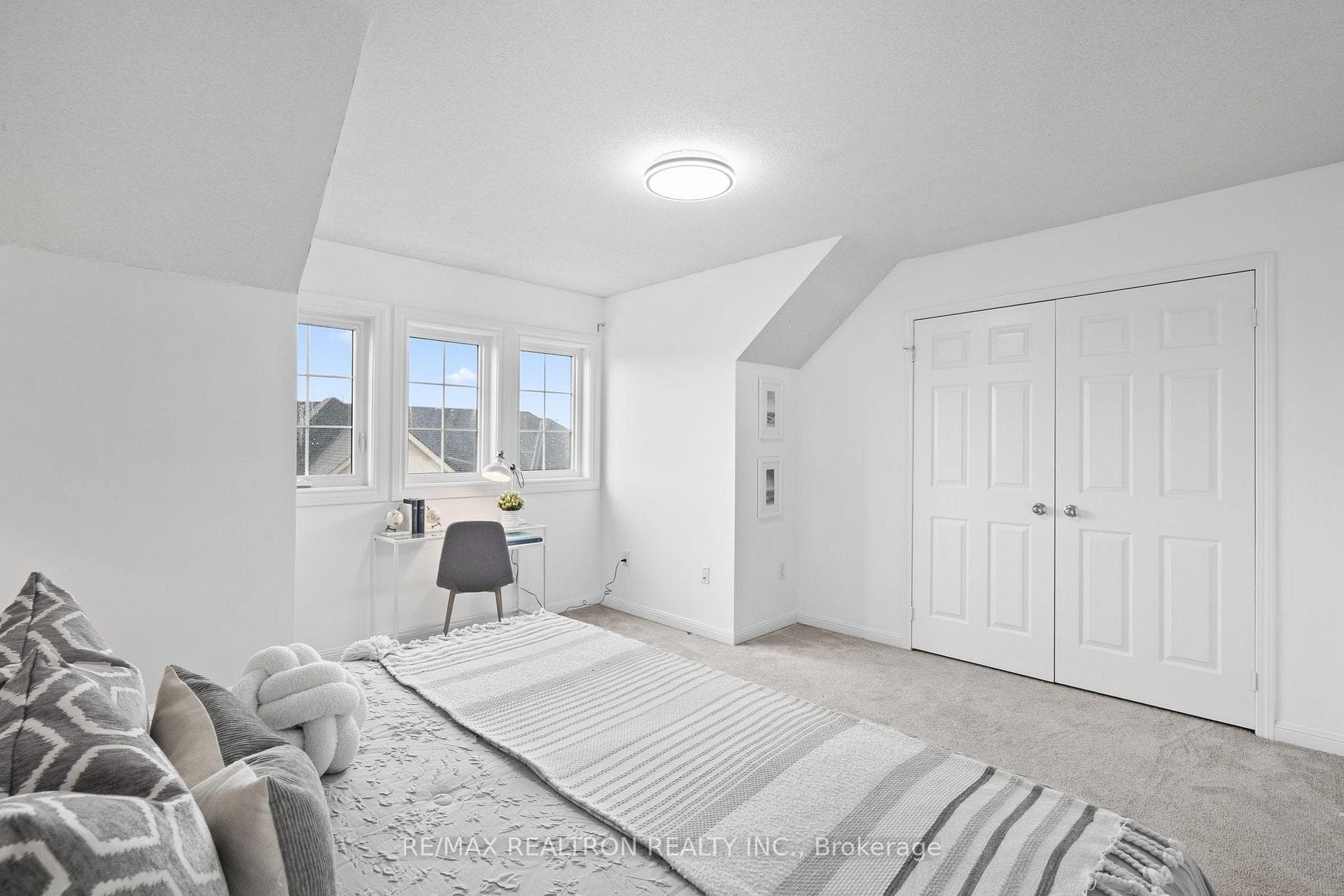 7 Torr Lane — property photo