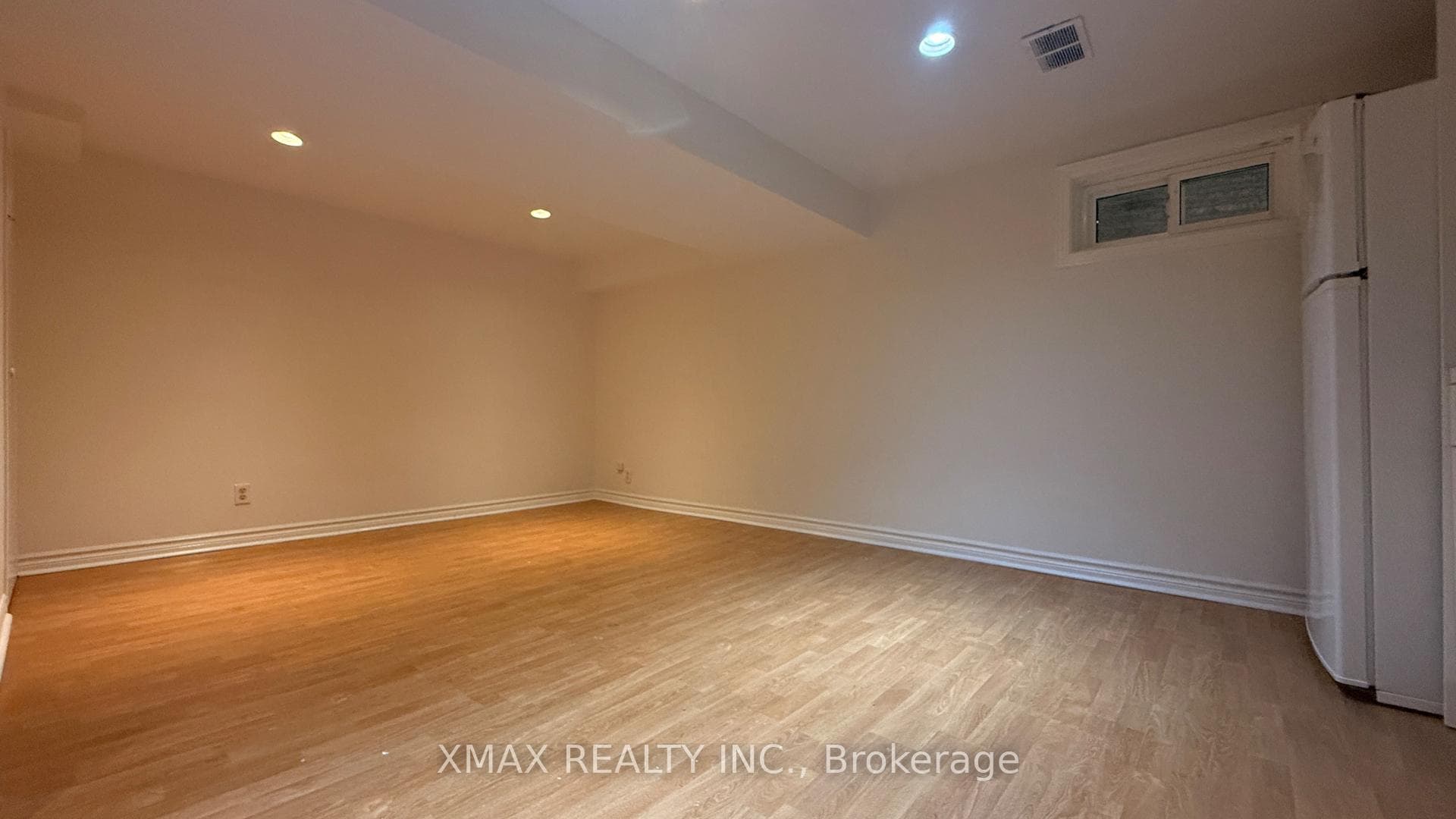 82 Lund Street — property photo