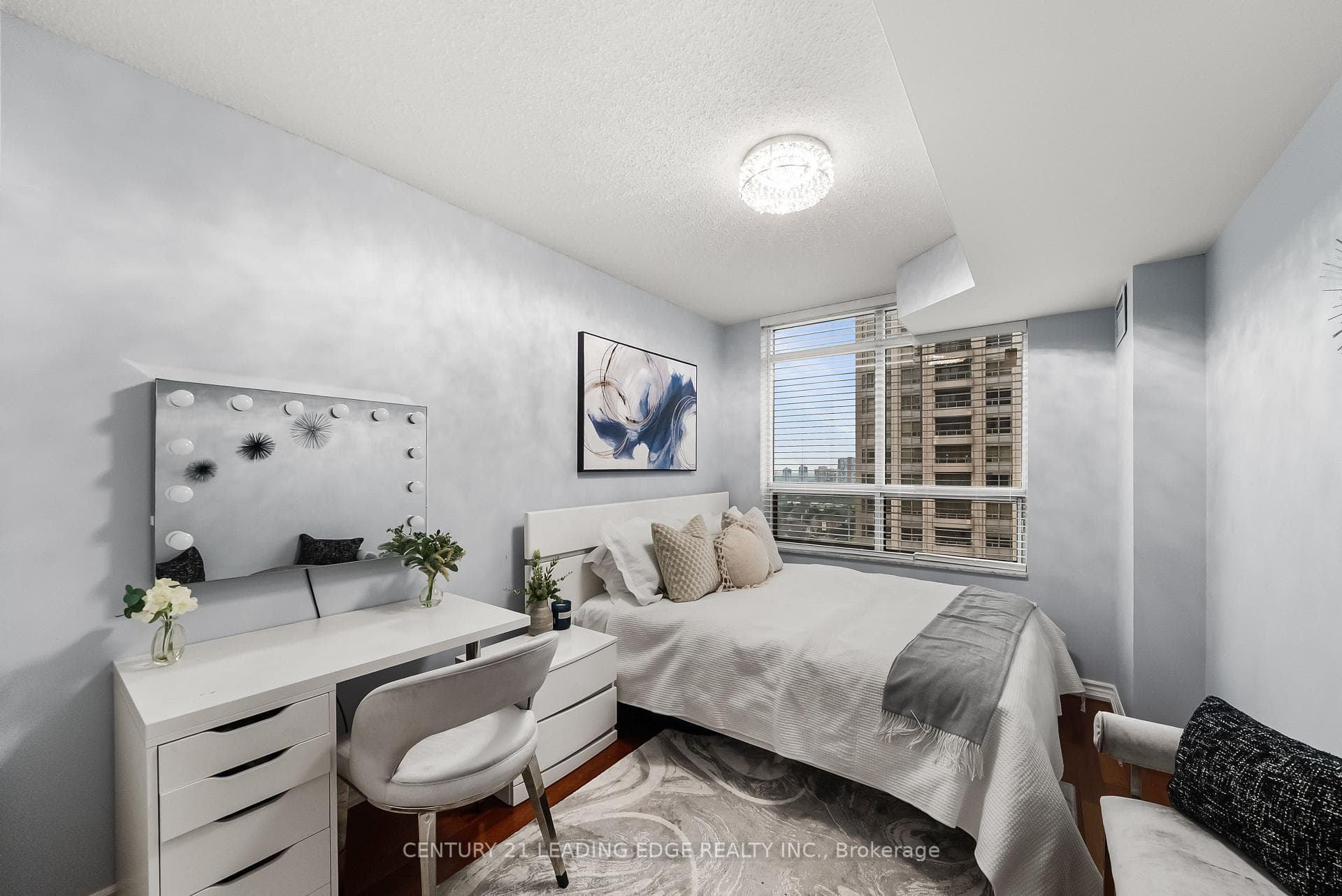 1812- 35 Kingsbridge Garden Circle — property photo
