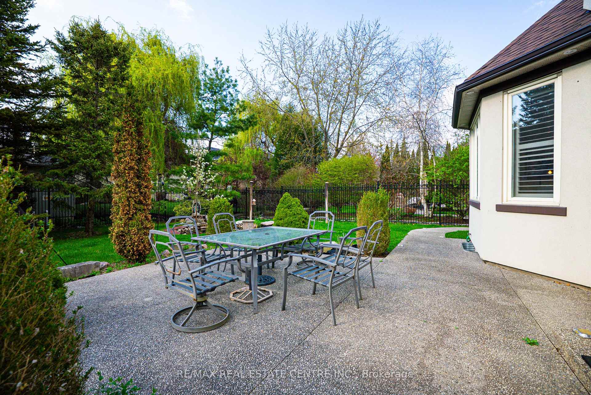 645 Cranleigh Court — property photo