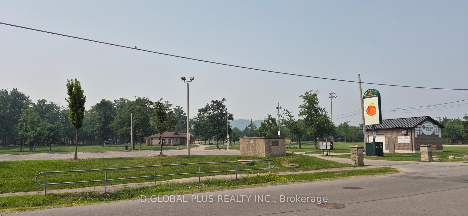 30 Mockingbird Lane — property photo