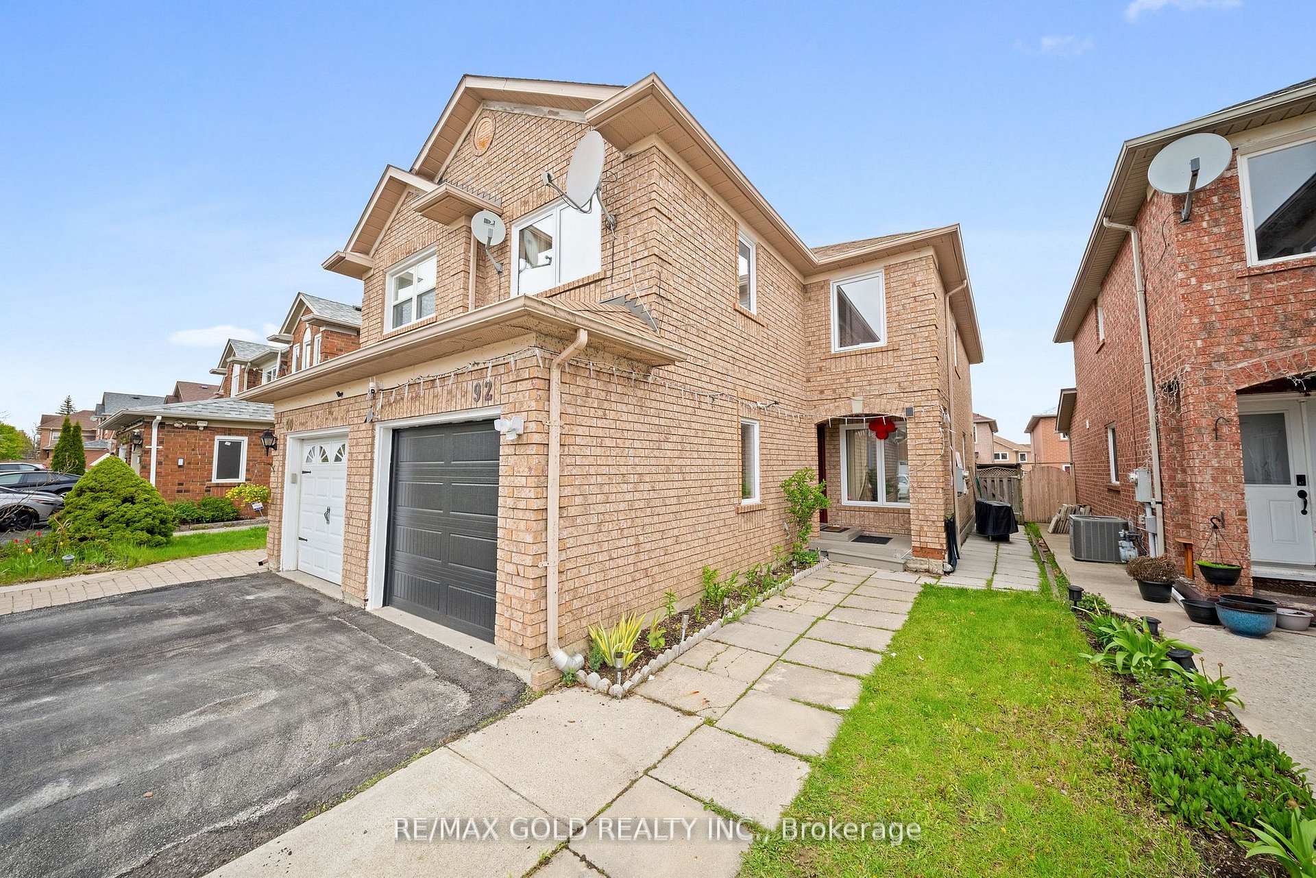92 Dandelion Road — property photo