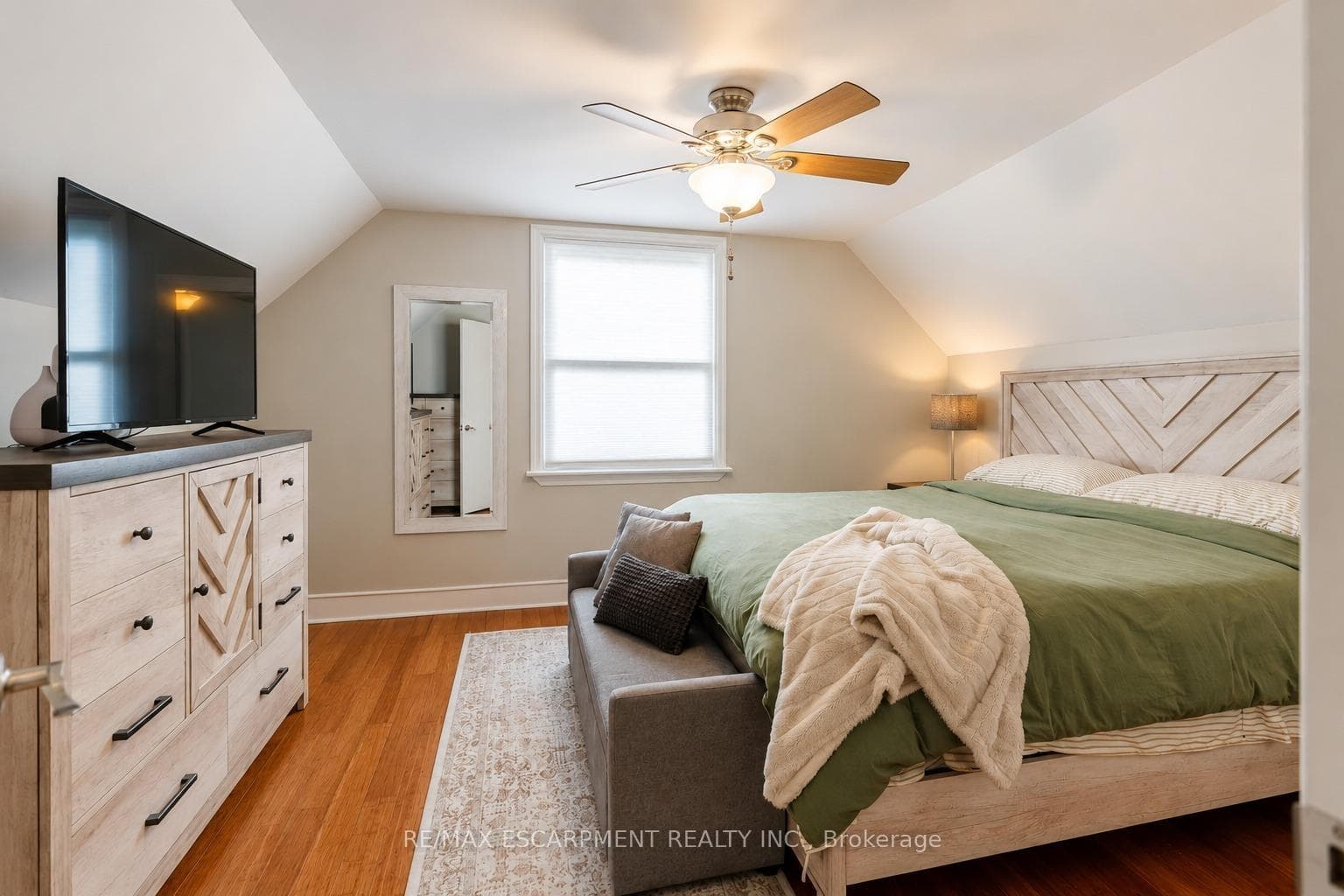 365 East 22nd Street — property photo