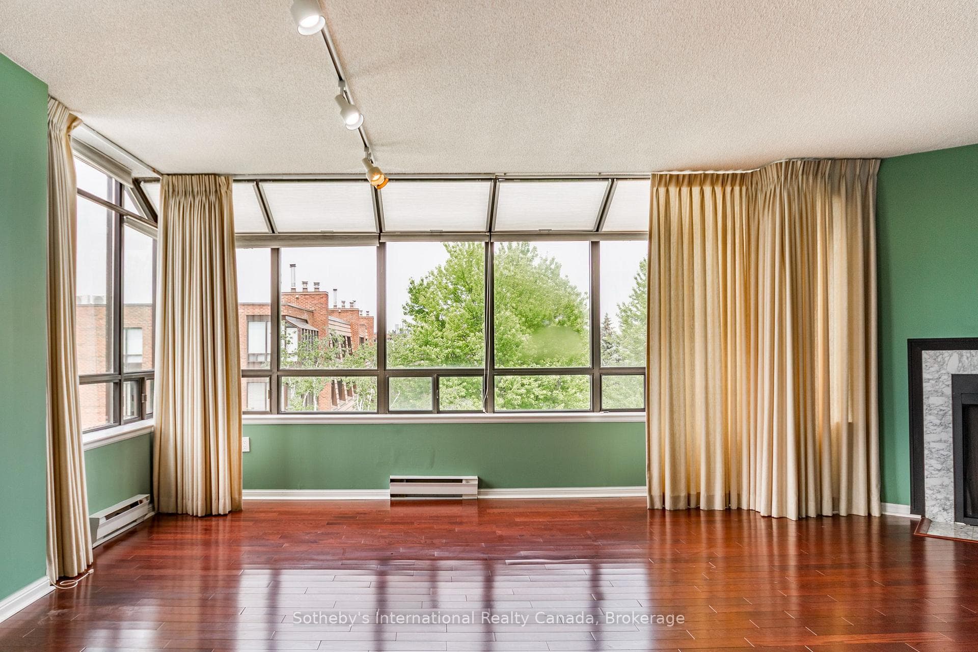509- 245 The Donway N/A — property photo
