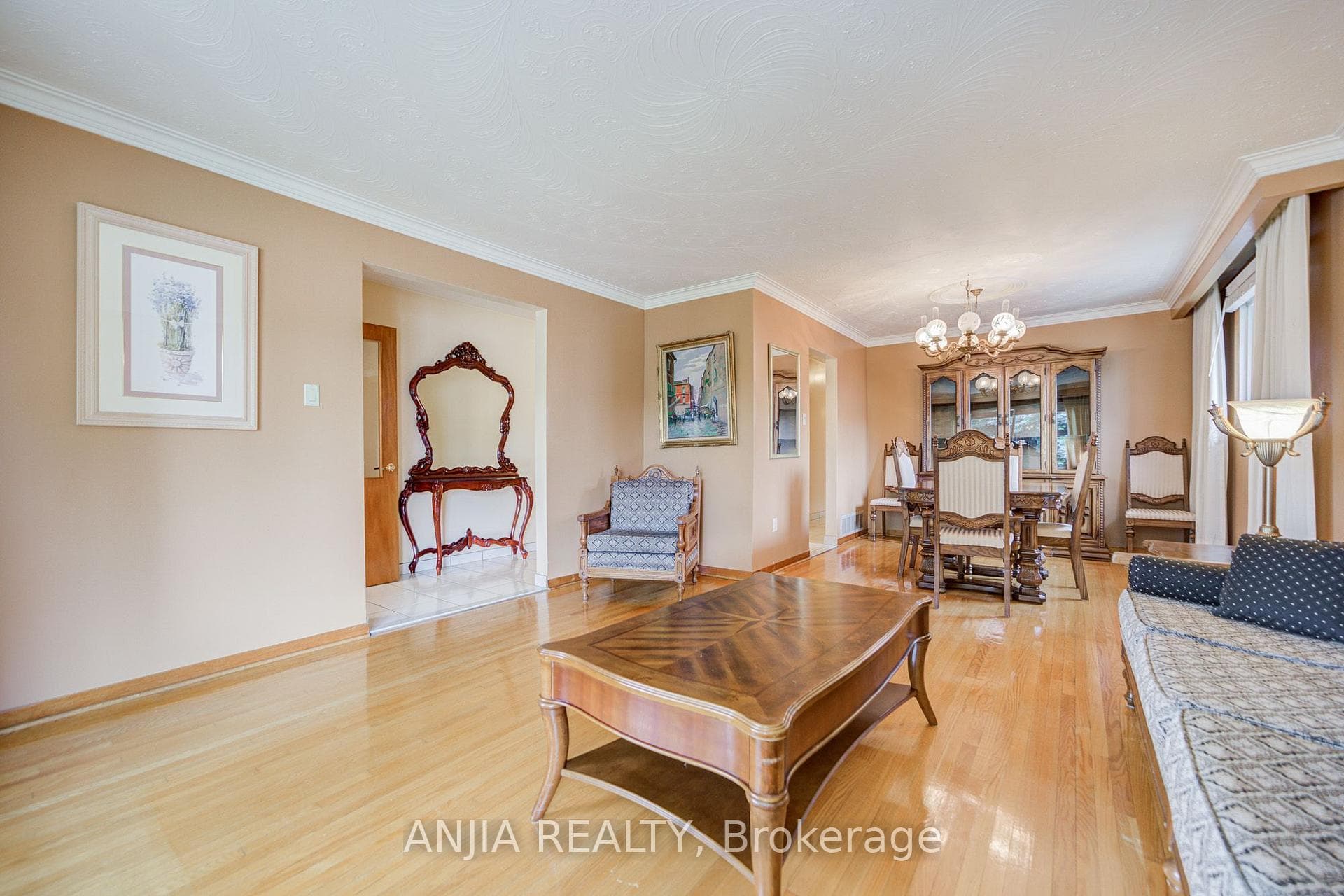 5 Brantford Drive — property photo