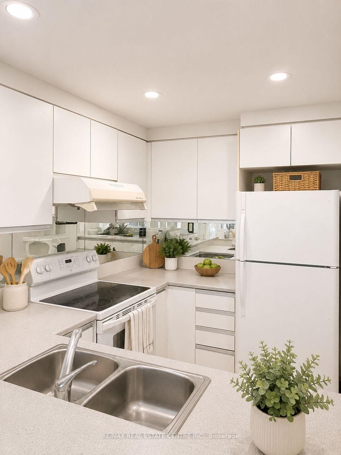 1007- 2177 Burnhamthorpe Road — property photo