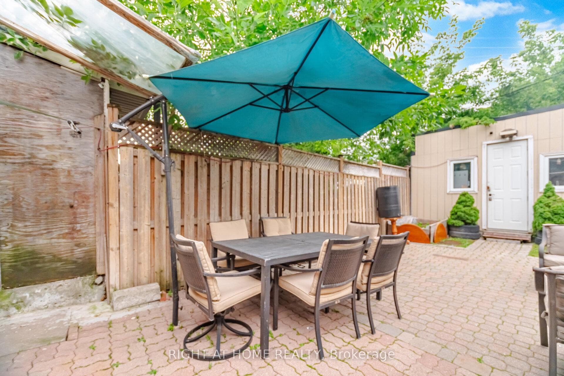 20 Rockwell Avenue — property photo