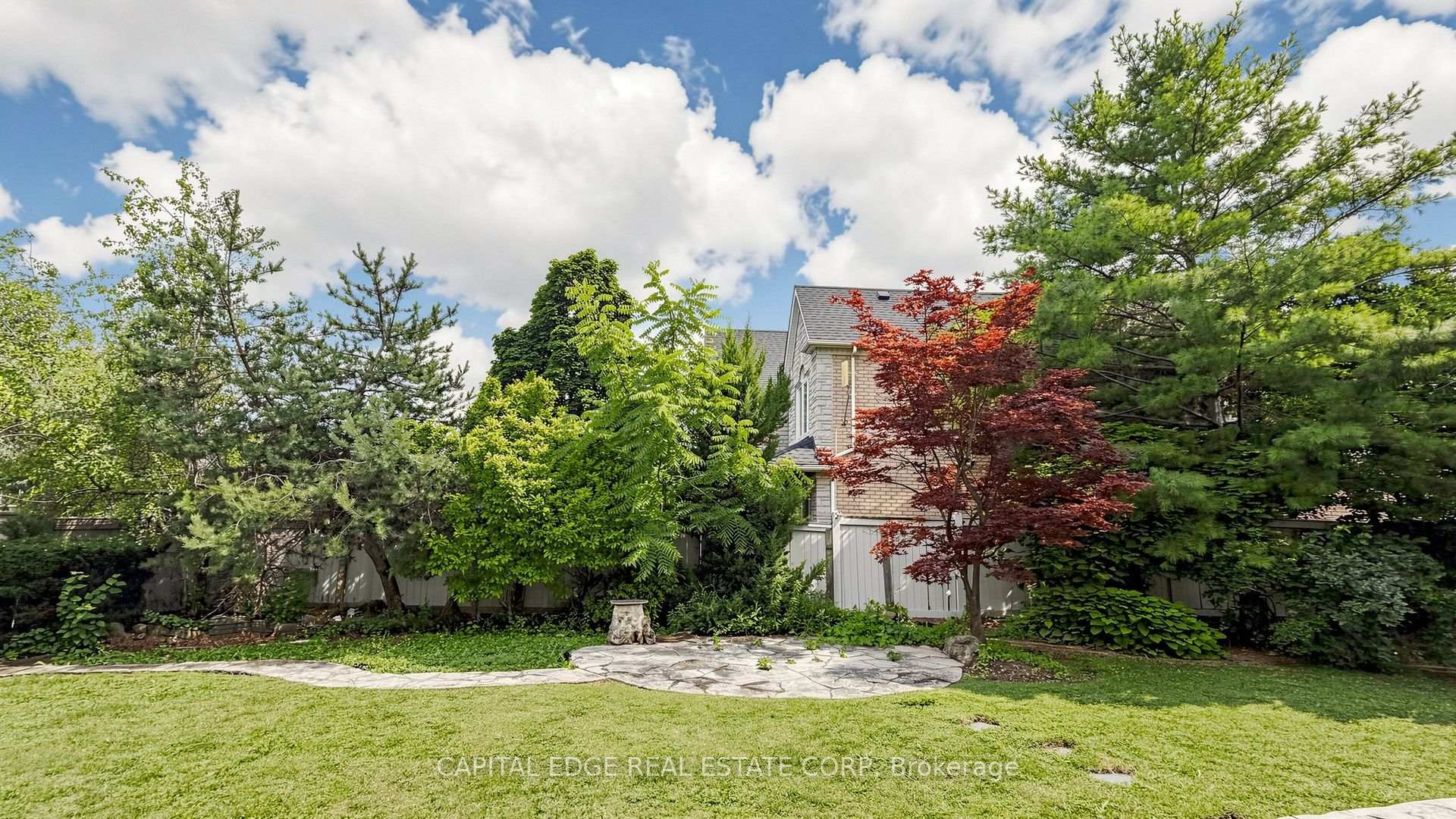 5298 Roanoke Court — property photo