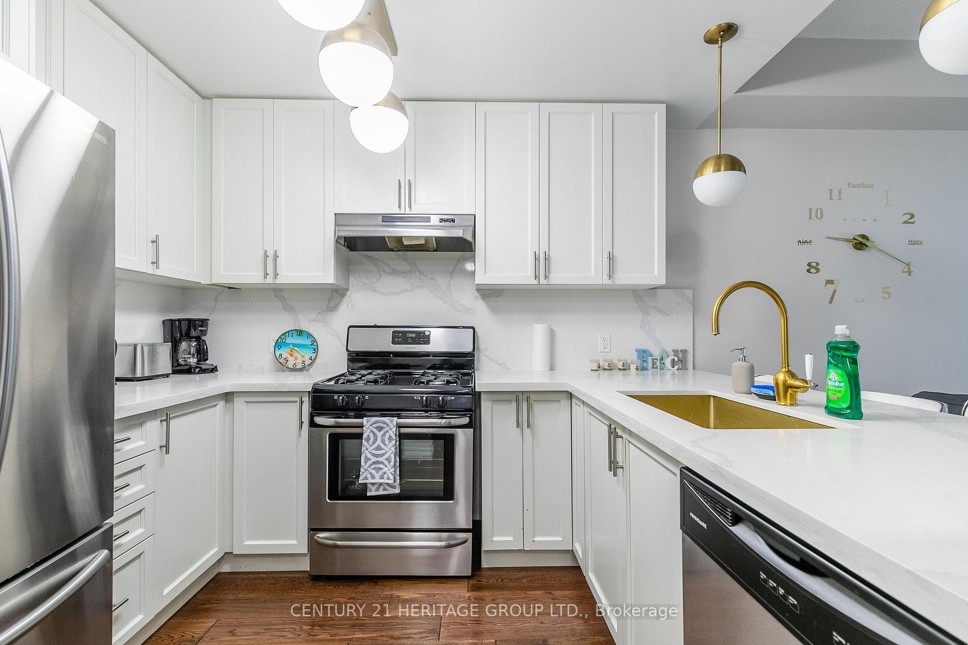 38 Southshore Crescent — property photo