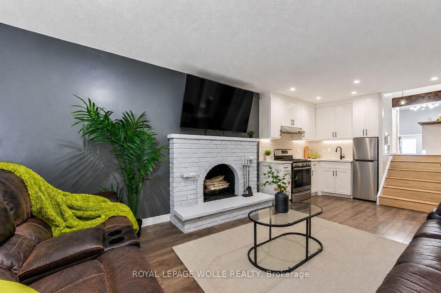 2560 Palisander Avenue — property photo