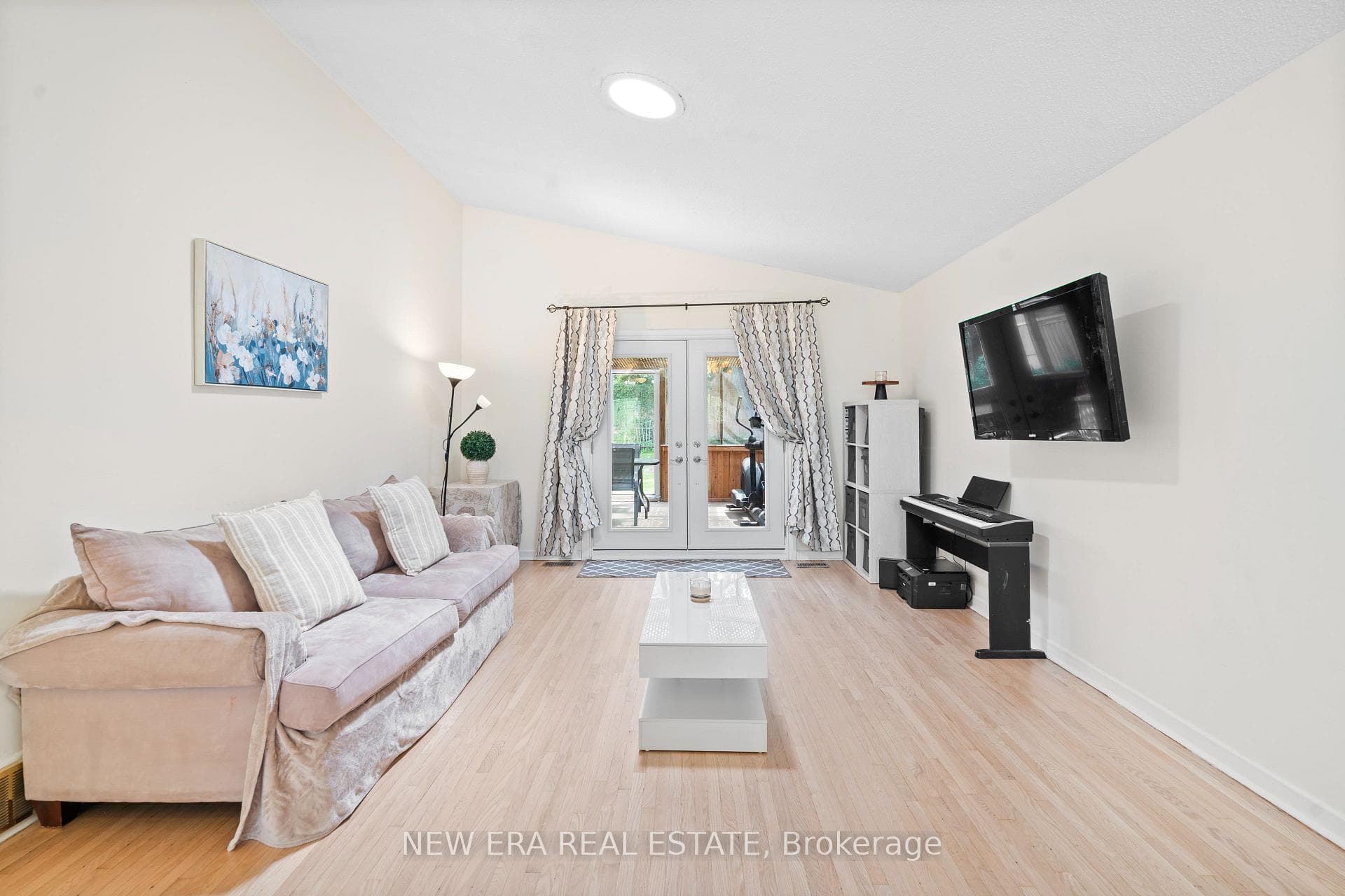 2598 Chalkwell Close — property photo