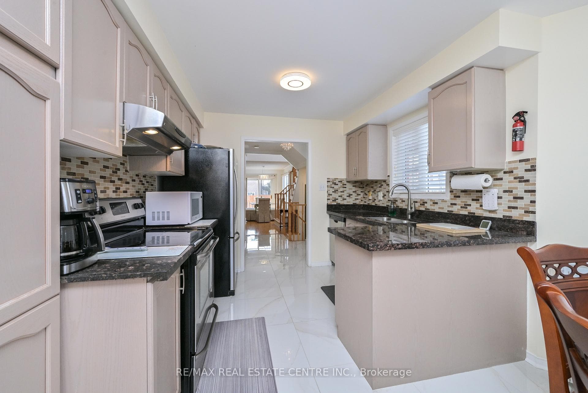 5554 Linwell Place — property photo