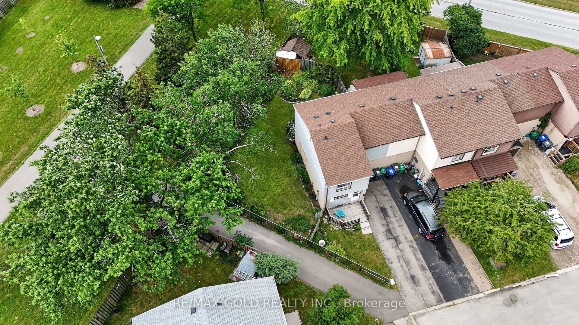 13 Gold Pine Court — property photo